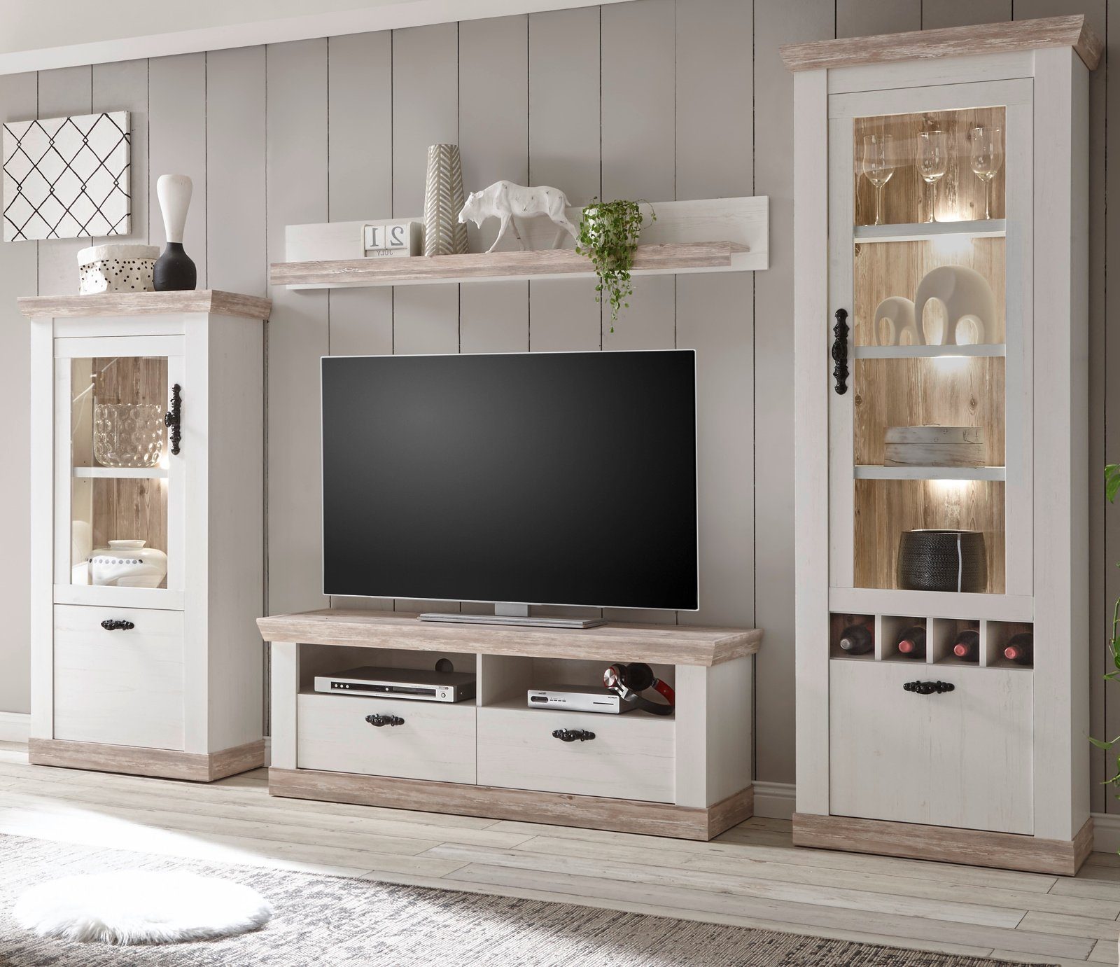 Furn.Design Wohnwand Rovola, (in Pinie weiß mit Oslo Pinie, Set 4-teilig, 296 x 201 cm), mit verzierten Metallgriffen