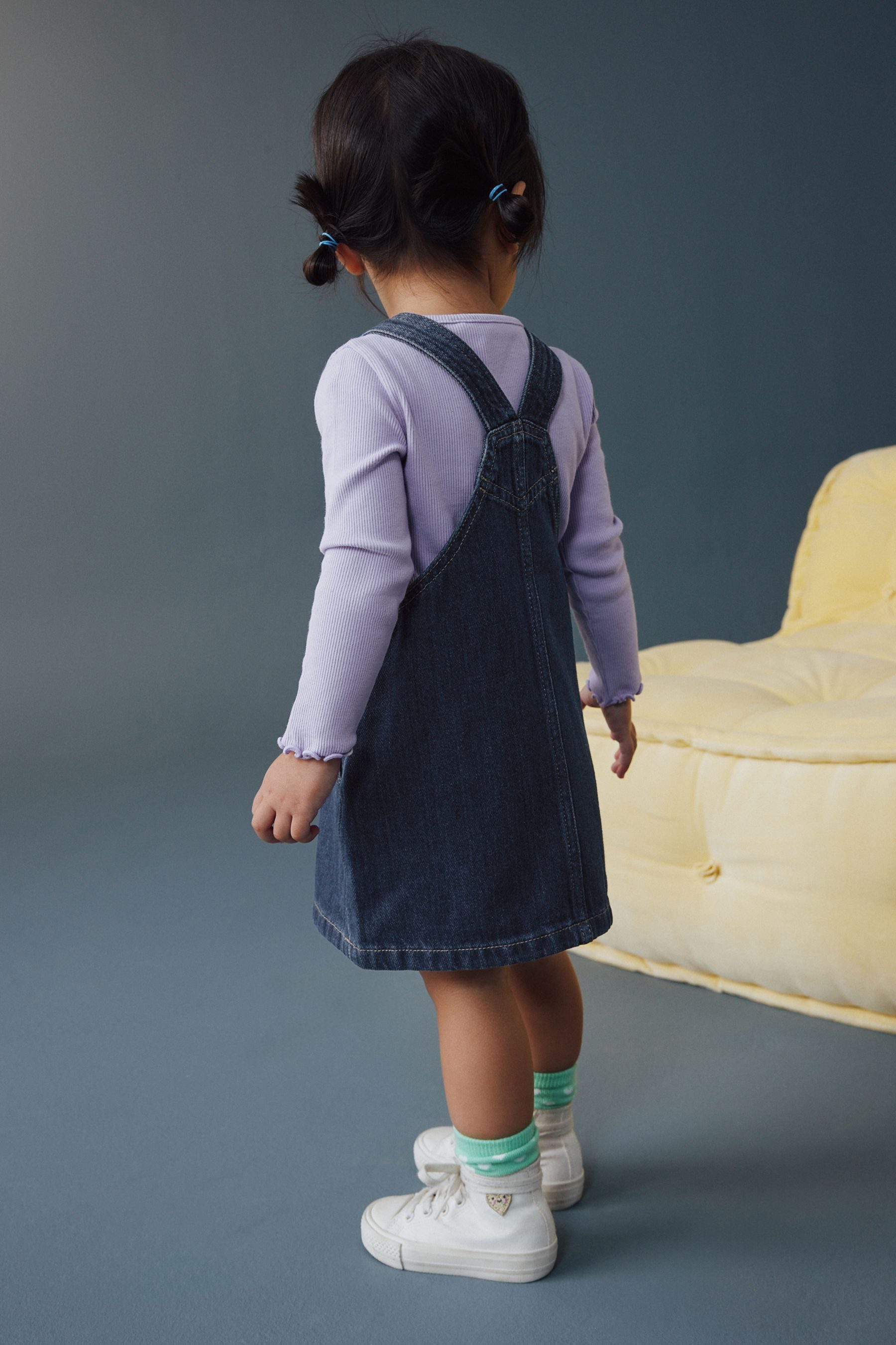 Next Latzkleid Trägerkleid aus Denim (1-tlg) – Bild 2 von 5