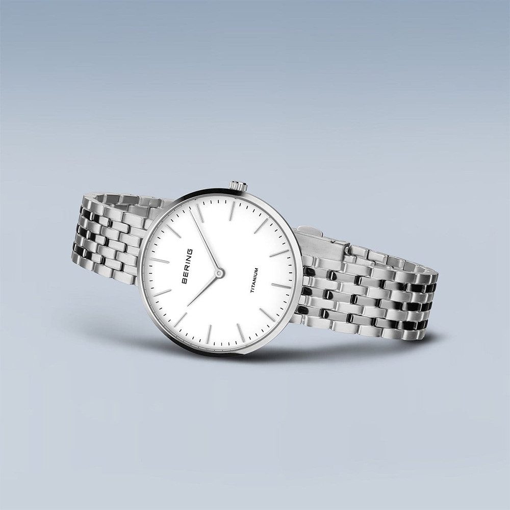 Bering Quarzuhr Bering Titanium silber glänzend 19334-004 19334-004, Hochwertiges Produkt mit zeitlosem Design, sorgfältiger Verarbeitung
