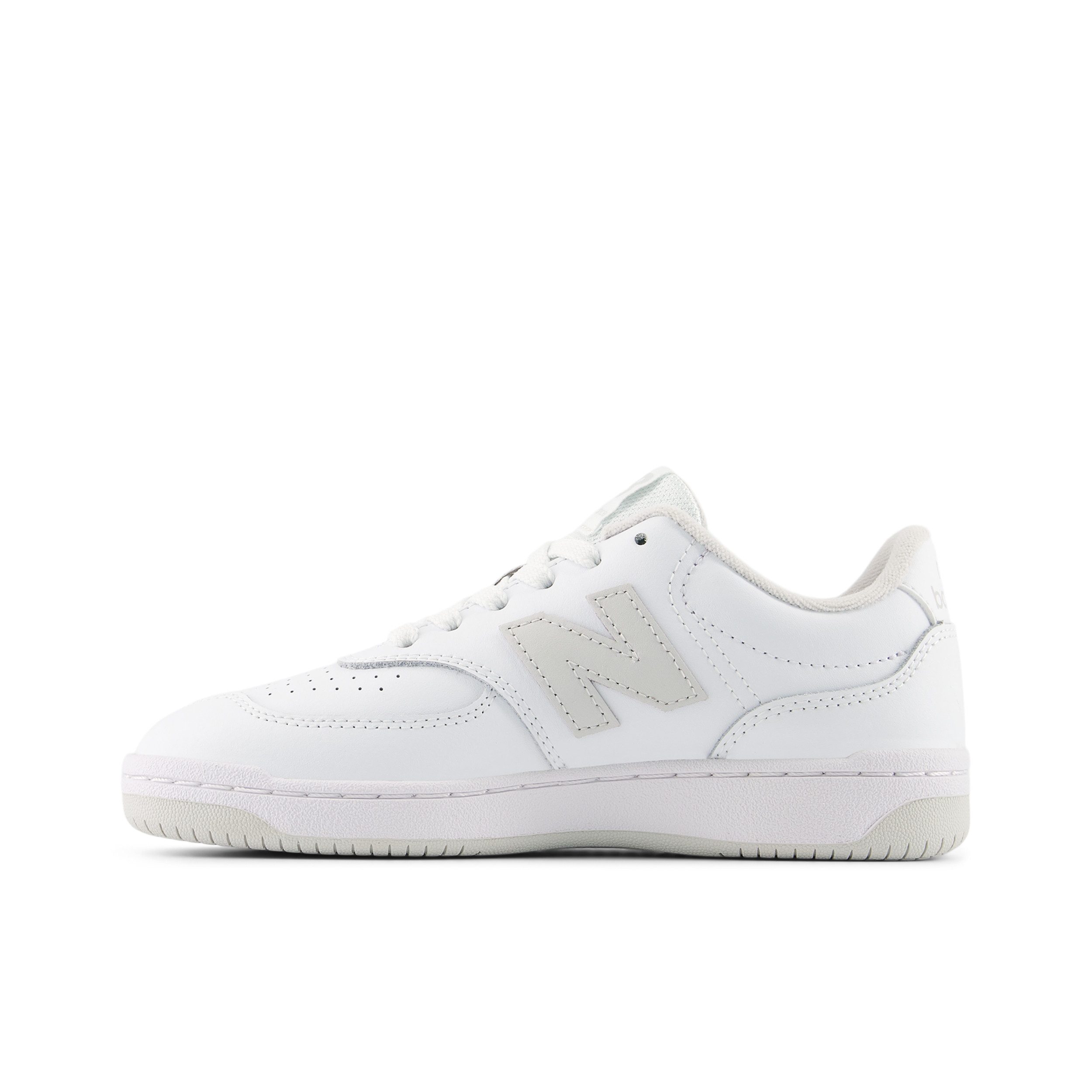 New Balance BB80 Sneaker für Kinder und Jugendliche entwickelt, mit Gummilaufsohle