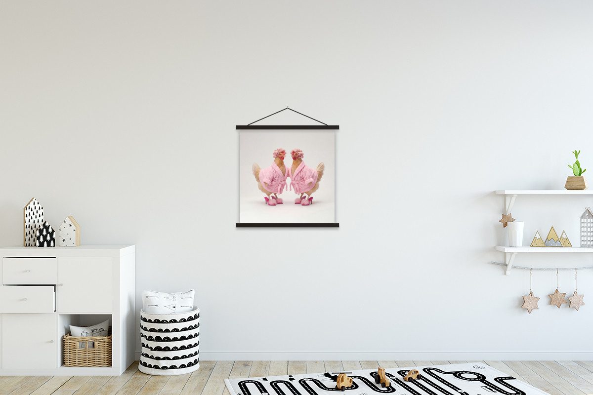 MuchoWow Poster Hühner - Bademantel - Schrittzapfen - Absätze, (1 St), Magnetische Posterleiste, Holzleisten, Textilposter, 40x40 cm