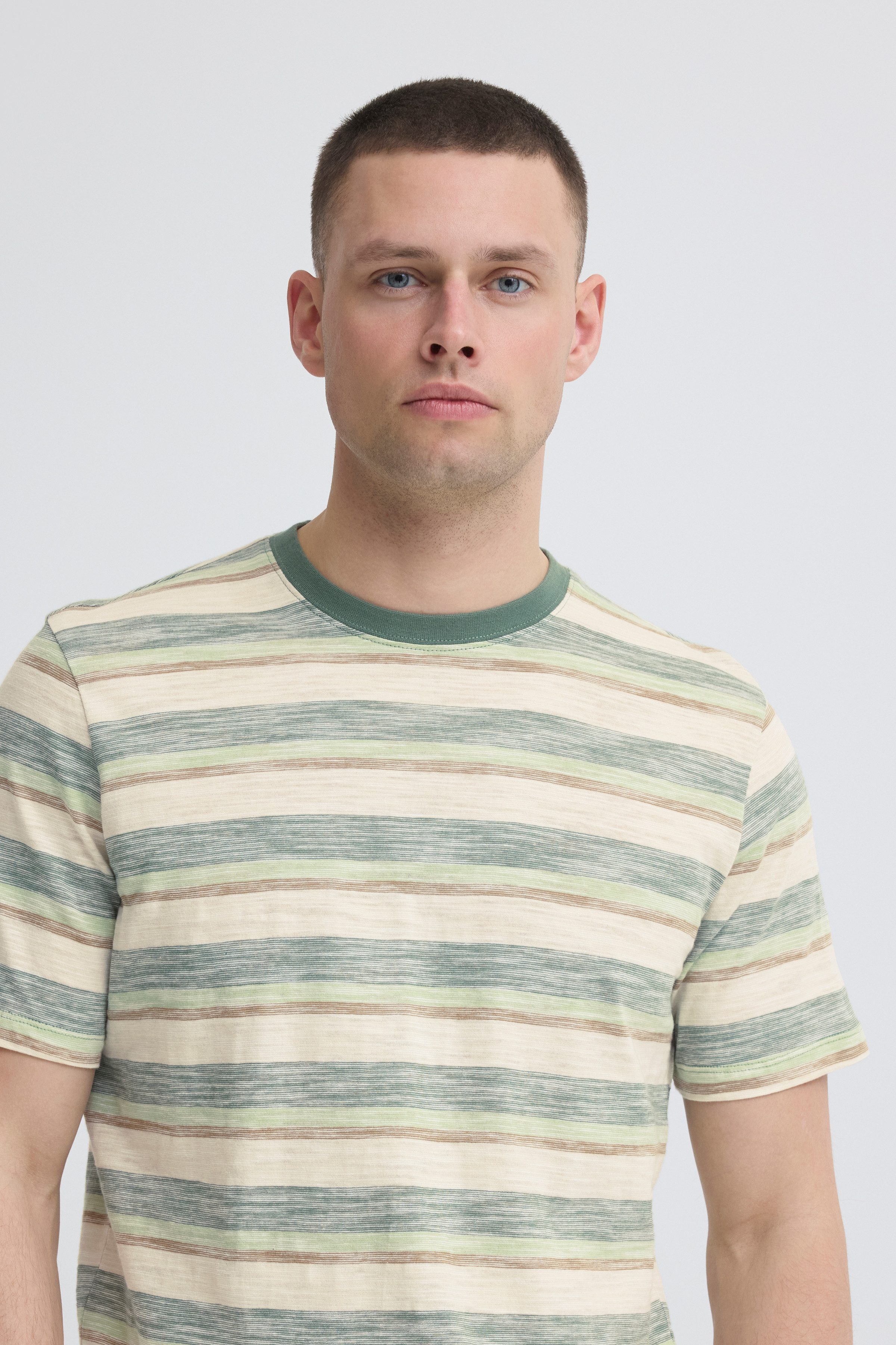 Blend T-Shirt BHKOBE STRIPE S/S TEE mit geringelter und gestreifter Optik, Regular Fit, ohne Verschluss – Bild 3 von 5