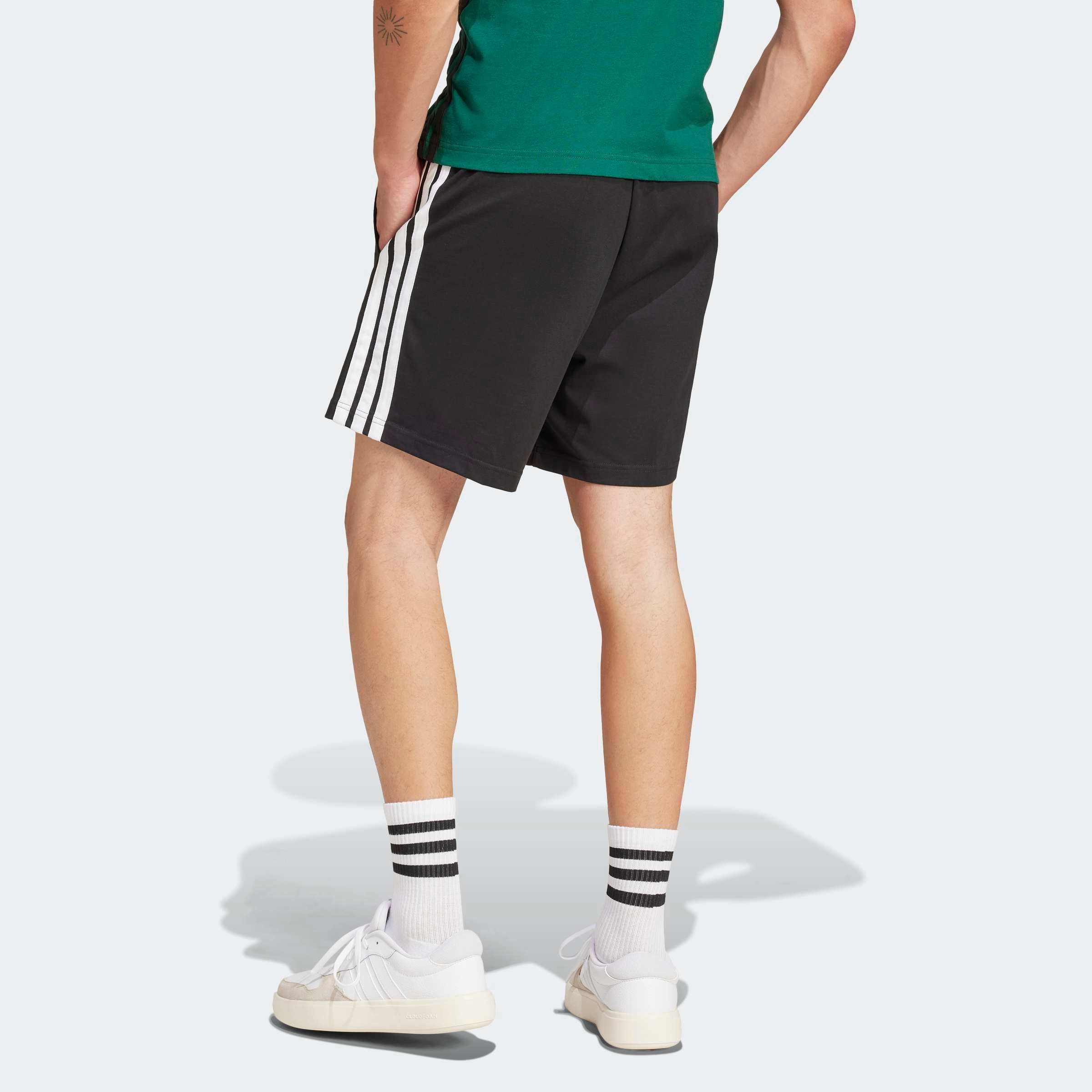 adidas Sportswear Shorts ESSENTIALS 3-STREIFEN SINGLE JERSEY 7-INCH klassischer Schnitt, für Laufen und Alltag, mit Kordelverschluss