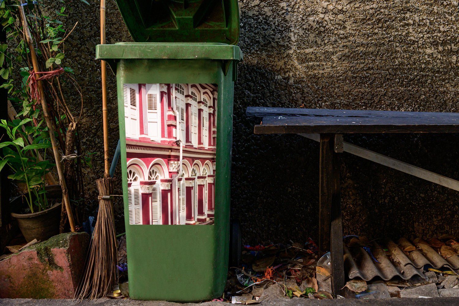 MuchoWow Wandsticker Rosa Gebäude in (1 Container, Mülleimer-aufkleber, Singapur Abfalbehälter Mülltonne, St), Sticker
