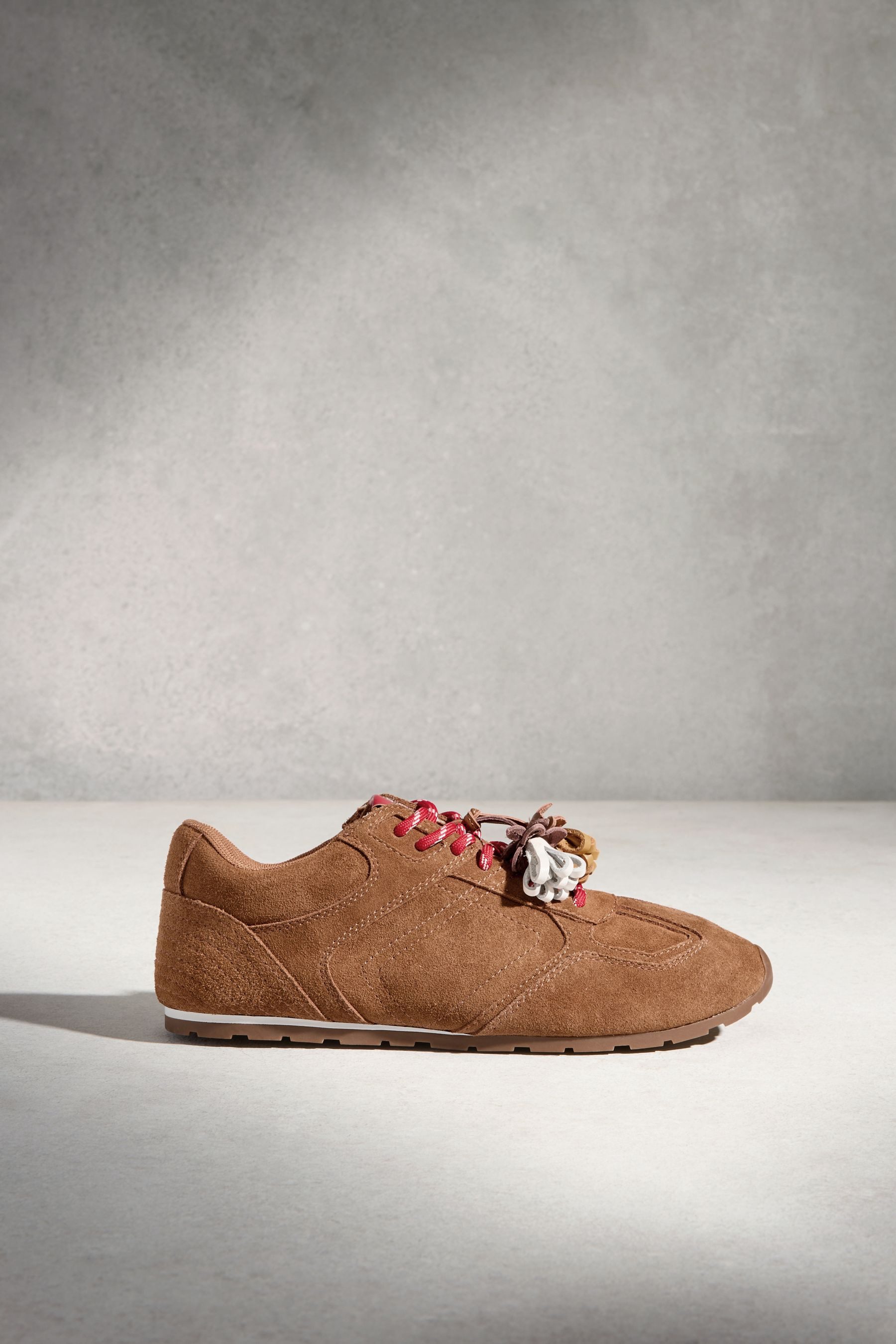 Next N. Premium Schnürsneaker aus Leder mit Anhänger Sneaker (1-tlg)
