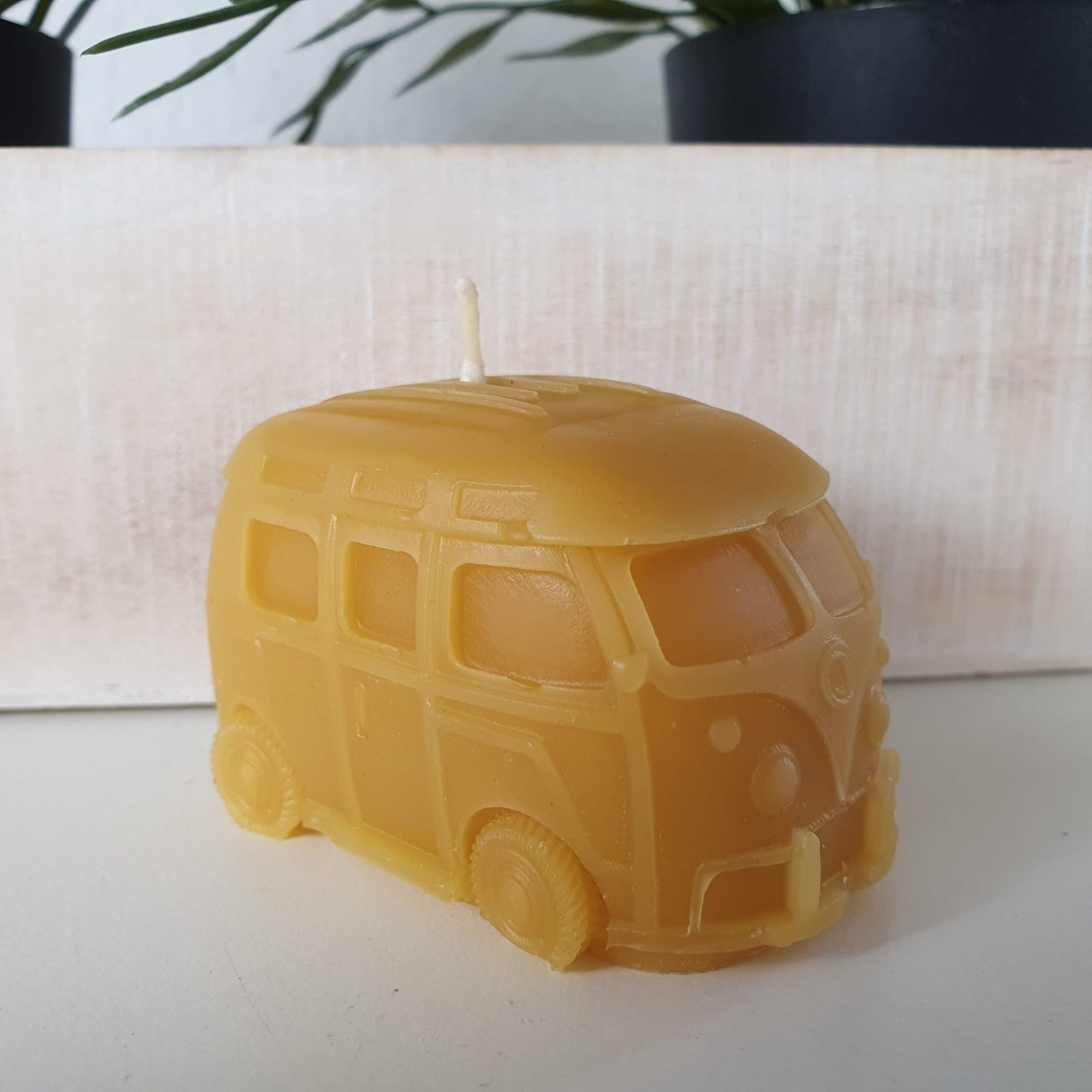 Aspinaworld Bienenwachskerze Auto Kerze Bulli 7 cm – Kerze aus Bienenwachs