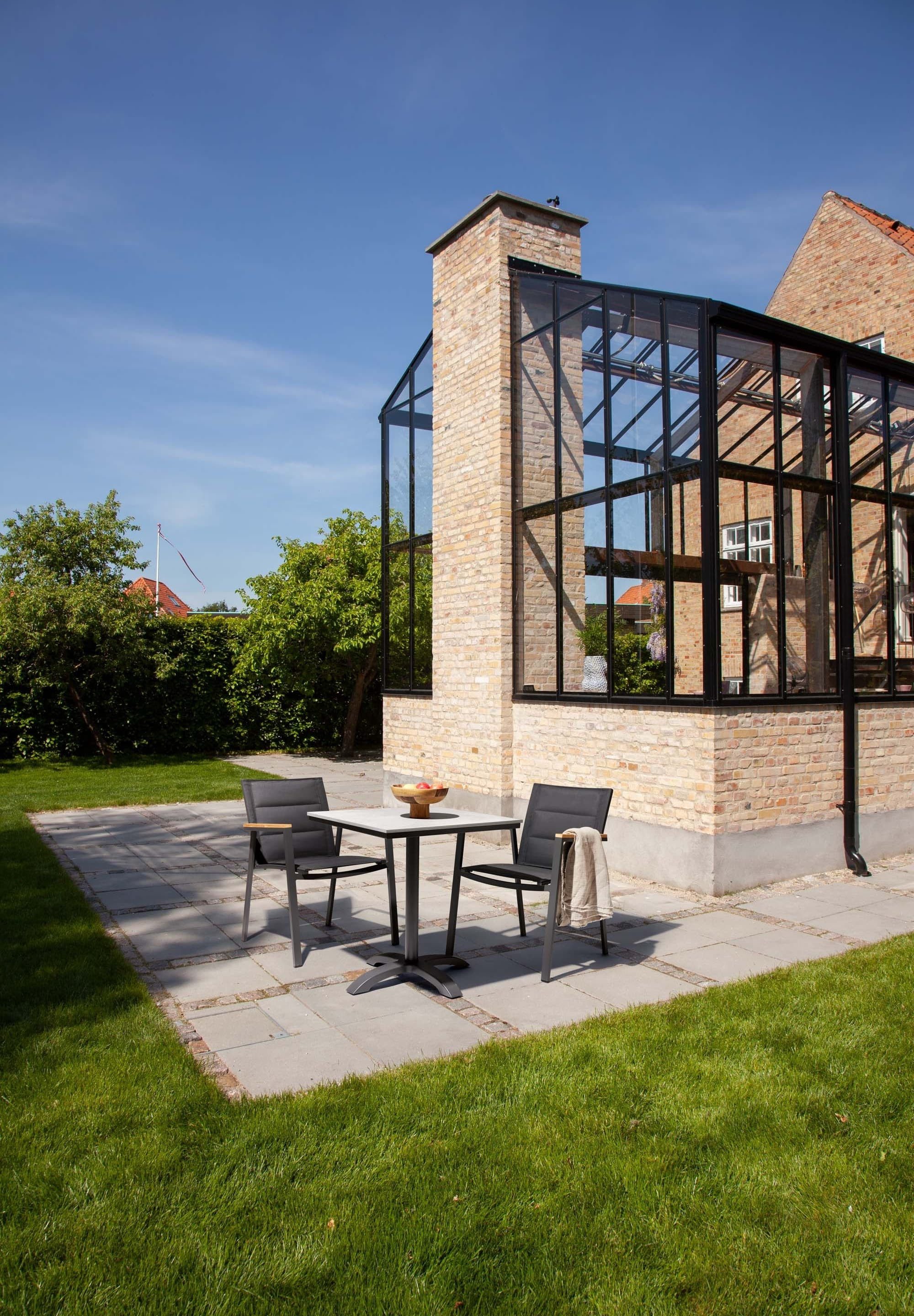 Cinas Gartentisch Mood, Klare Linienführung, ausgewogene Proportionen, pflegeleichte Fläche