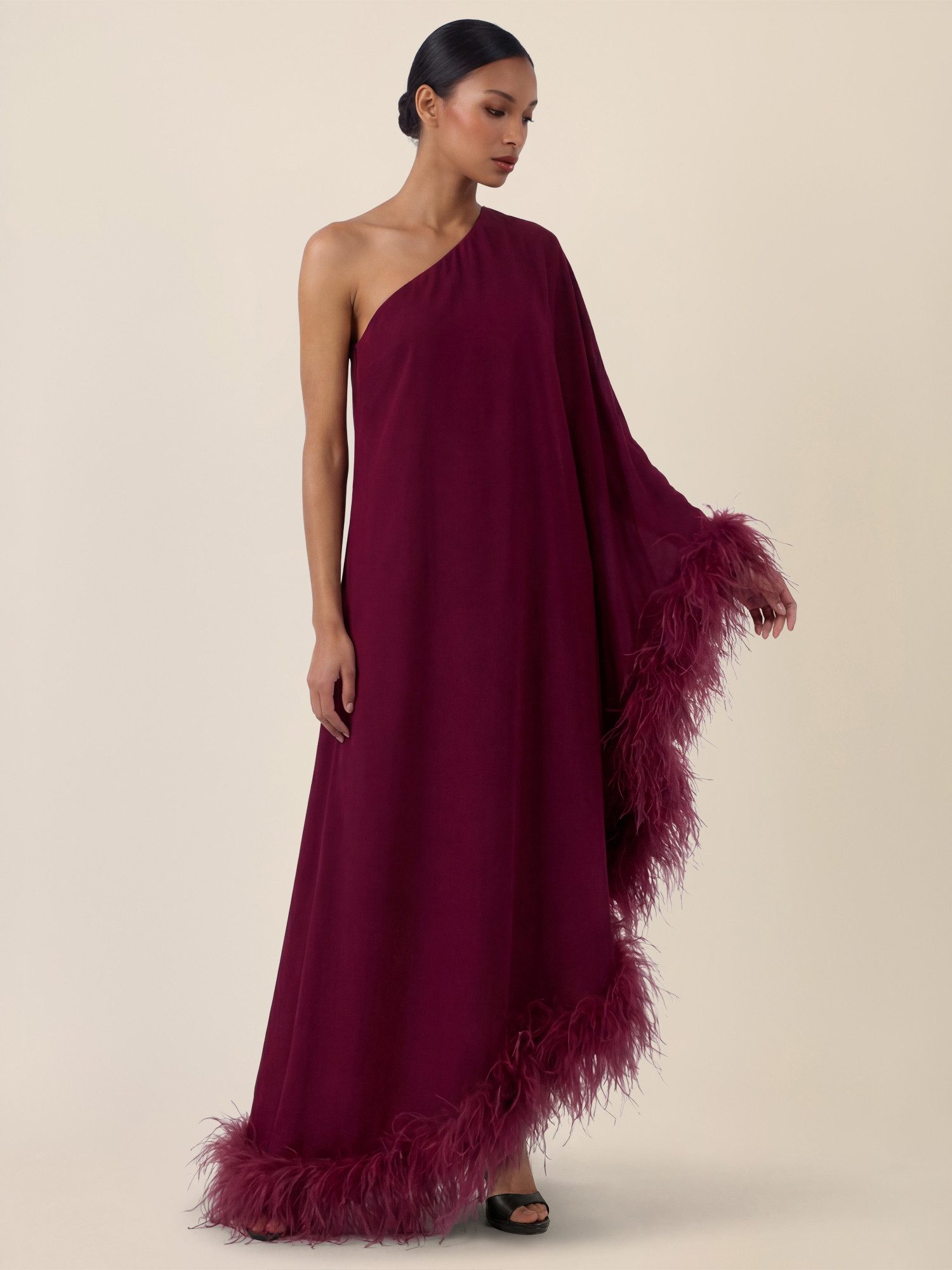 Apart Abendkleid mit Federn