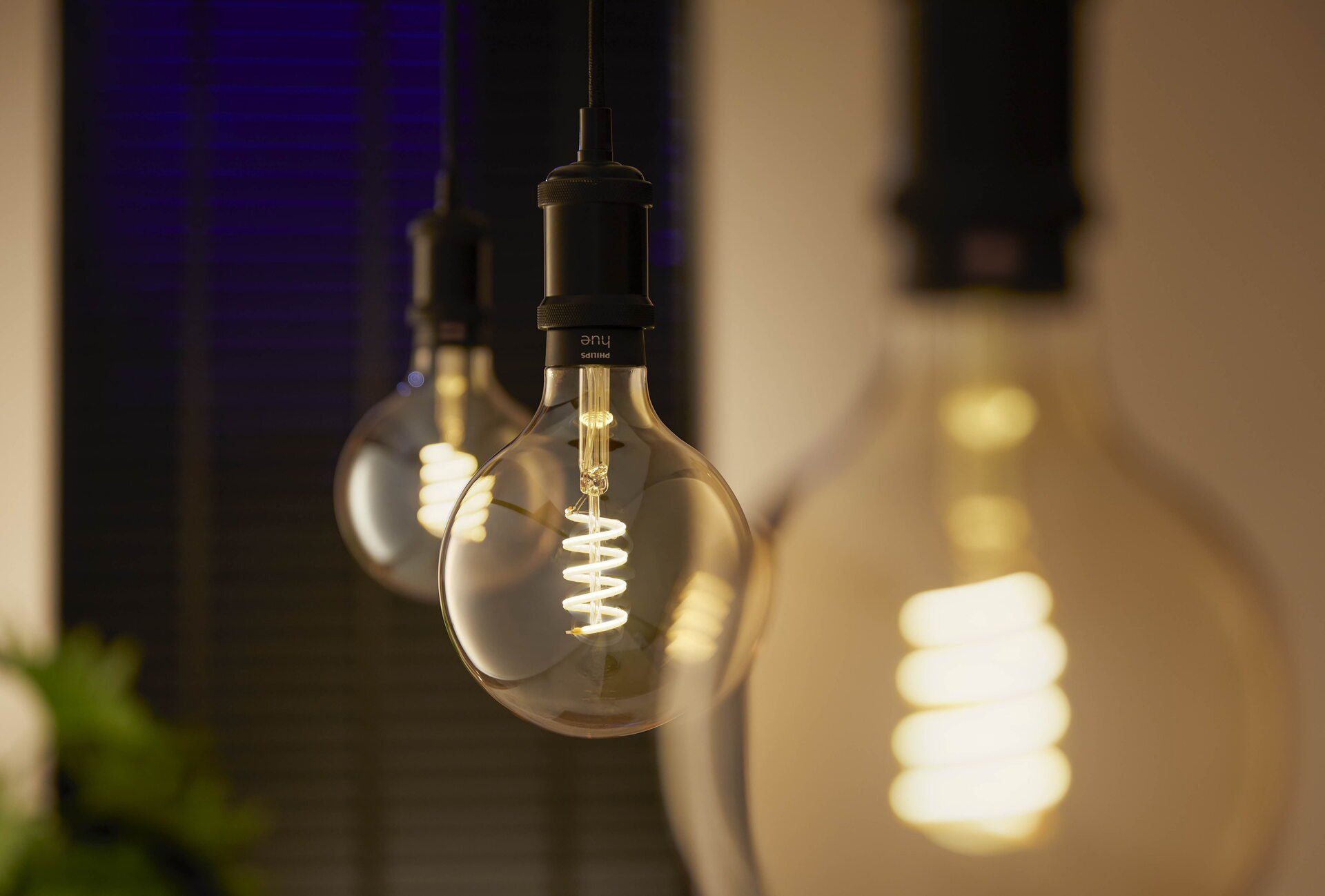 Philips Hue LED-Filament Filam Amb. tageslichtweiß bis 300lm, Einzelp Warmweiß, E27 warmweiß GiantGlobe 1 G125 St., White CCT-Farbtemperatursteuerung - E27