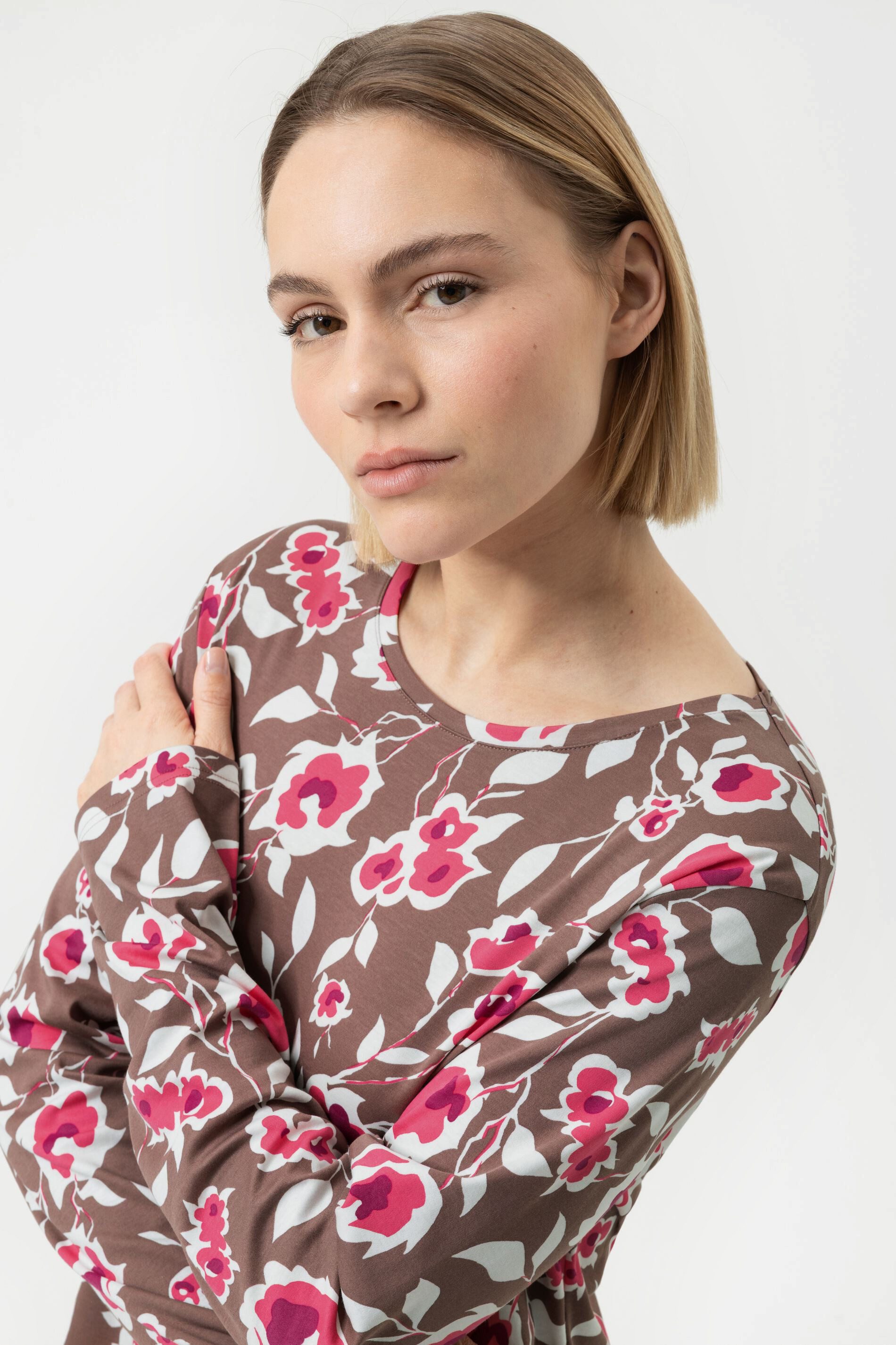 Mey Nachthemd Mey Damen Nachthemd langarm Serie Eternal Roses (1-tlg) Leicht tailliertes Nachthemd, florales Design, 100% Baumwolle