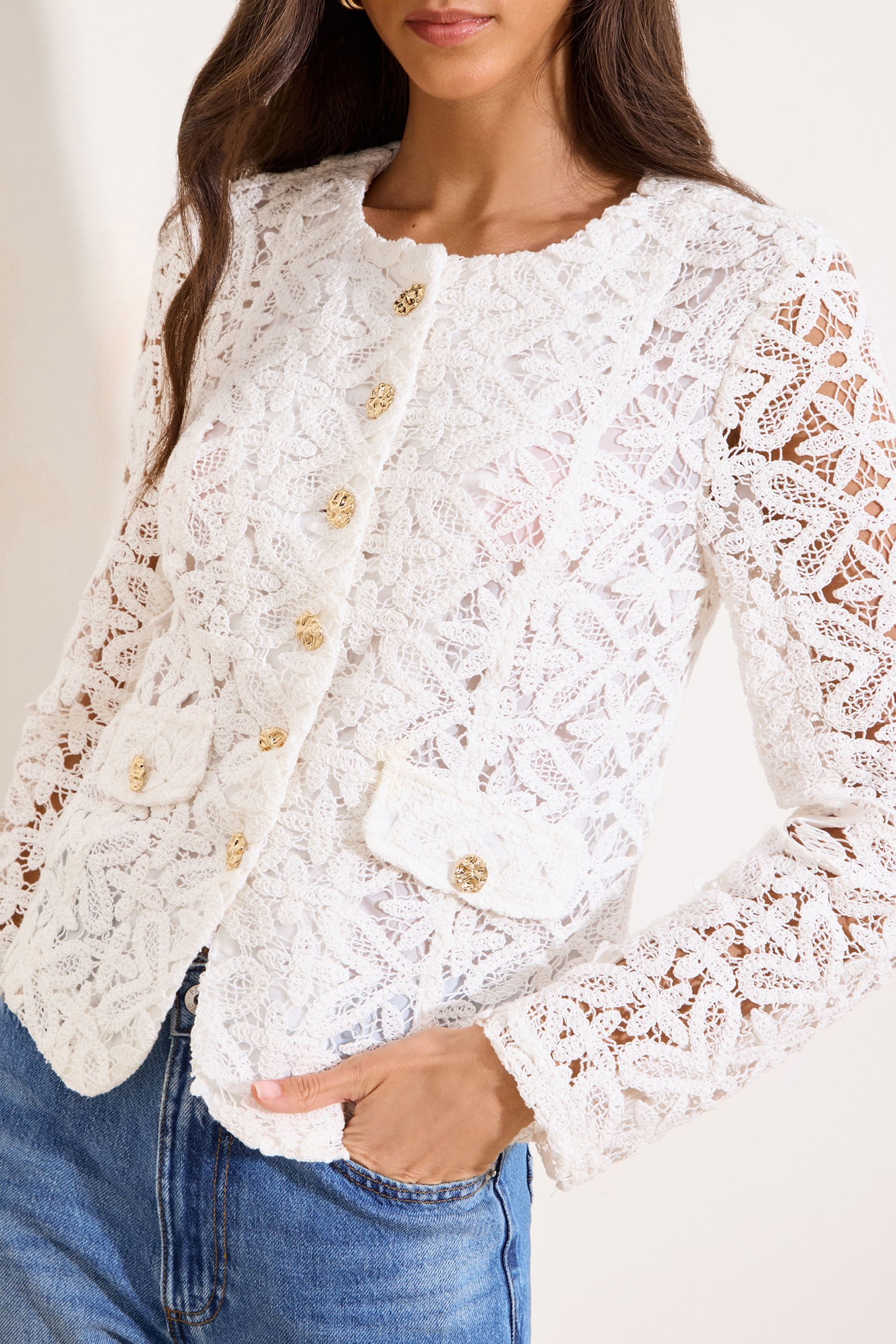 LIPSY Blusenjacke Lipsy Jacke ohne Kragen mit Häkelbesatz (1-St)