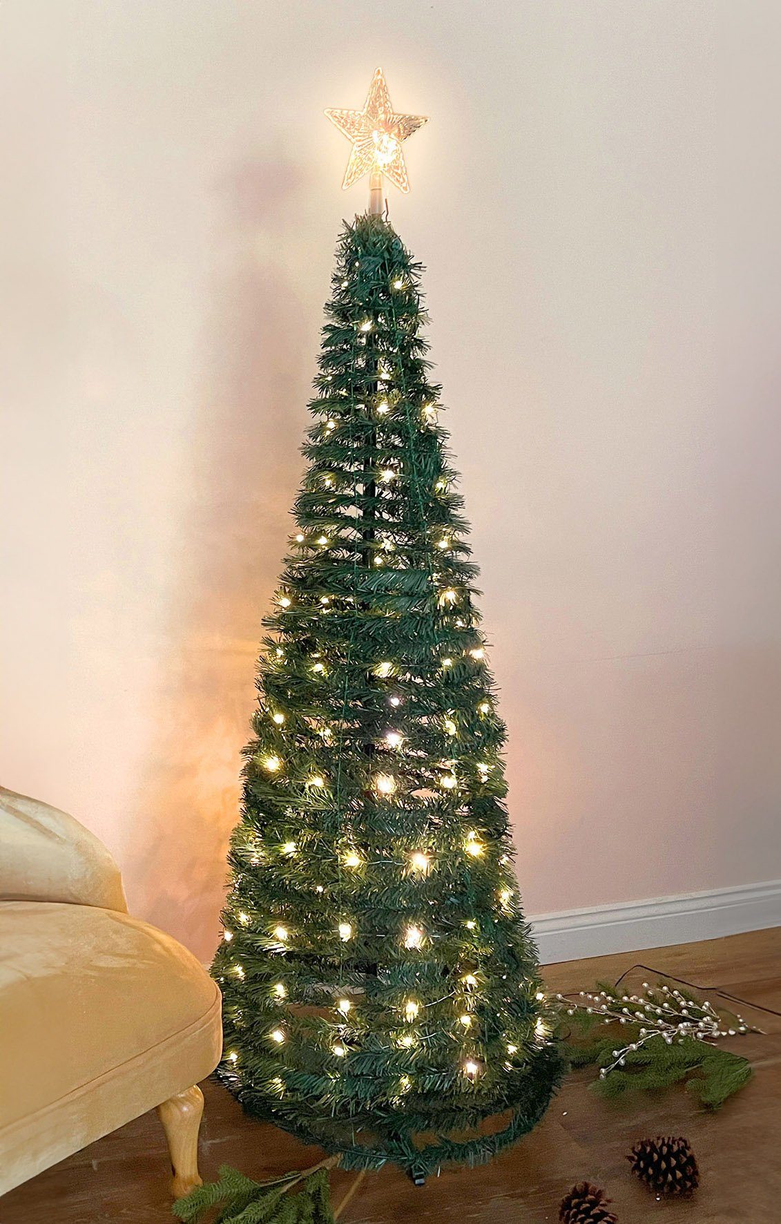 Spetebo Künstlicher Weihnachtsbaum Spiral Weihnachtsbaum 150 cm mit 120 LED - grün, Kunst Tannenbaum mit Stern Spitze für Außen und Innen