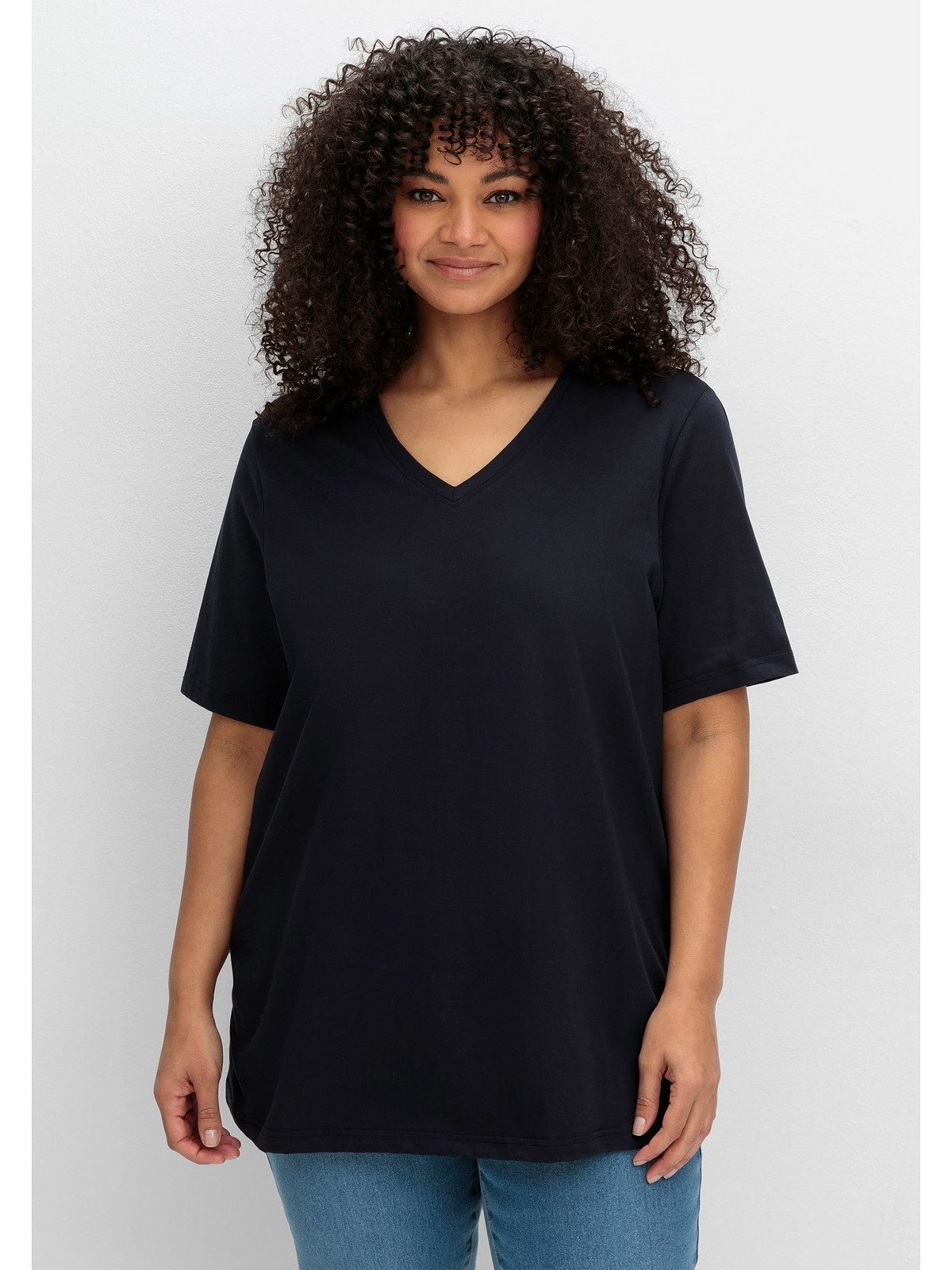 Sheego T-Shirt Große Größen mit V-Ausschnitt, aus leichtem Jersey