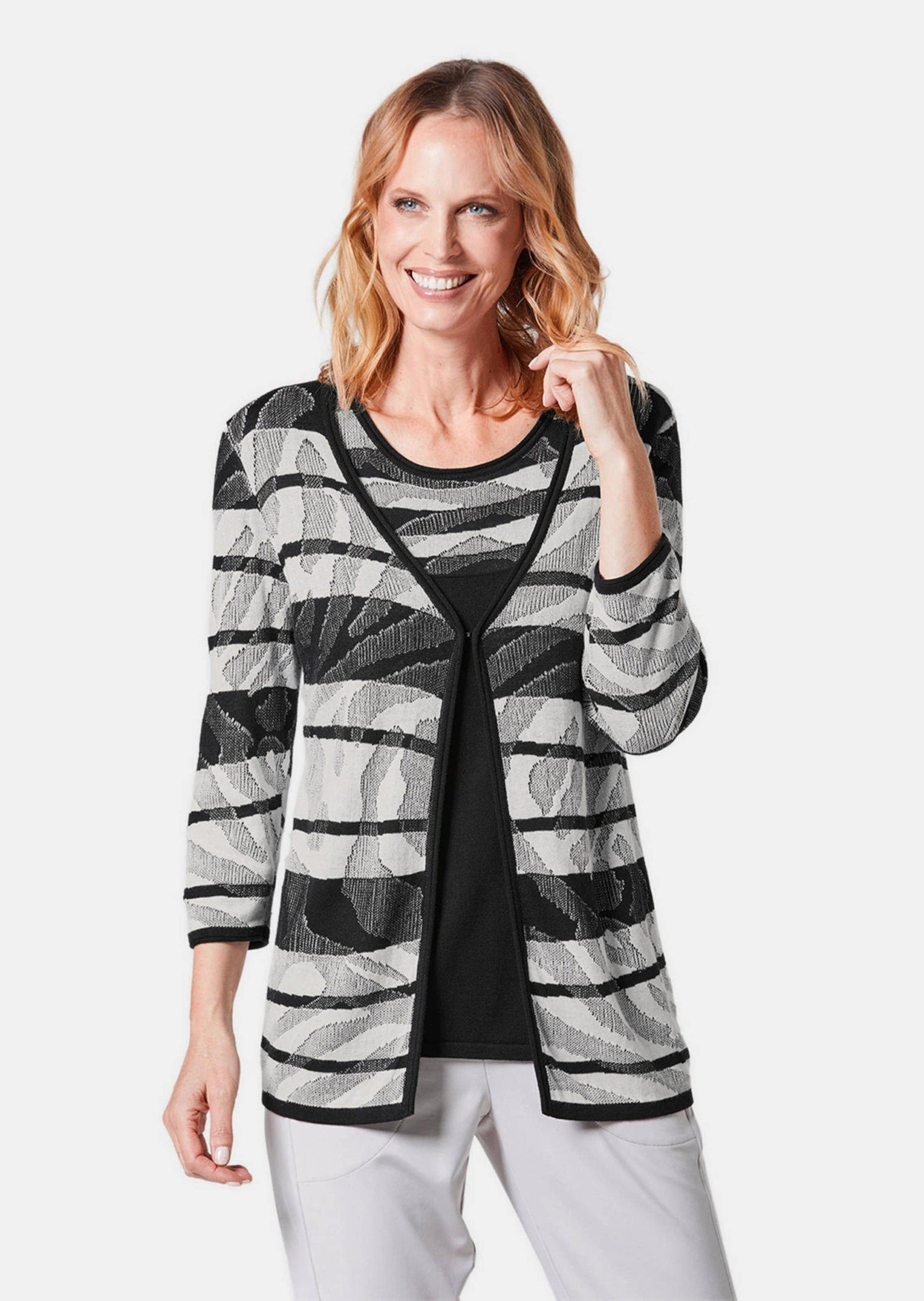 Strickjacke Kurzgröße: Strickjacke mit V-Ausschnitt