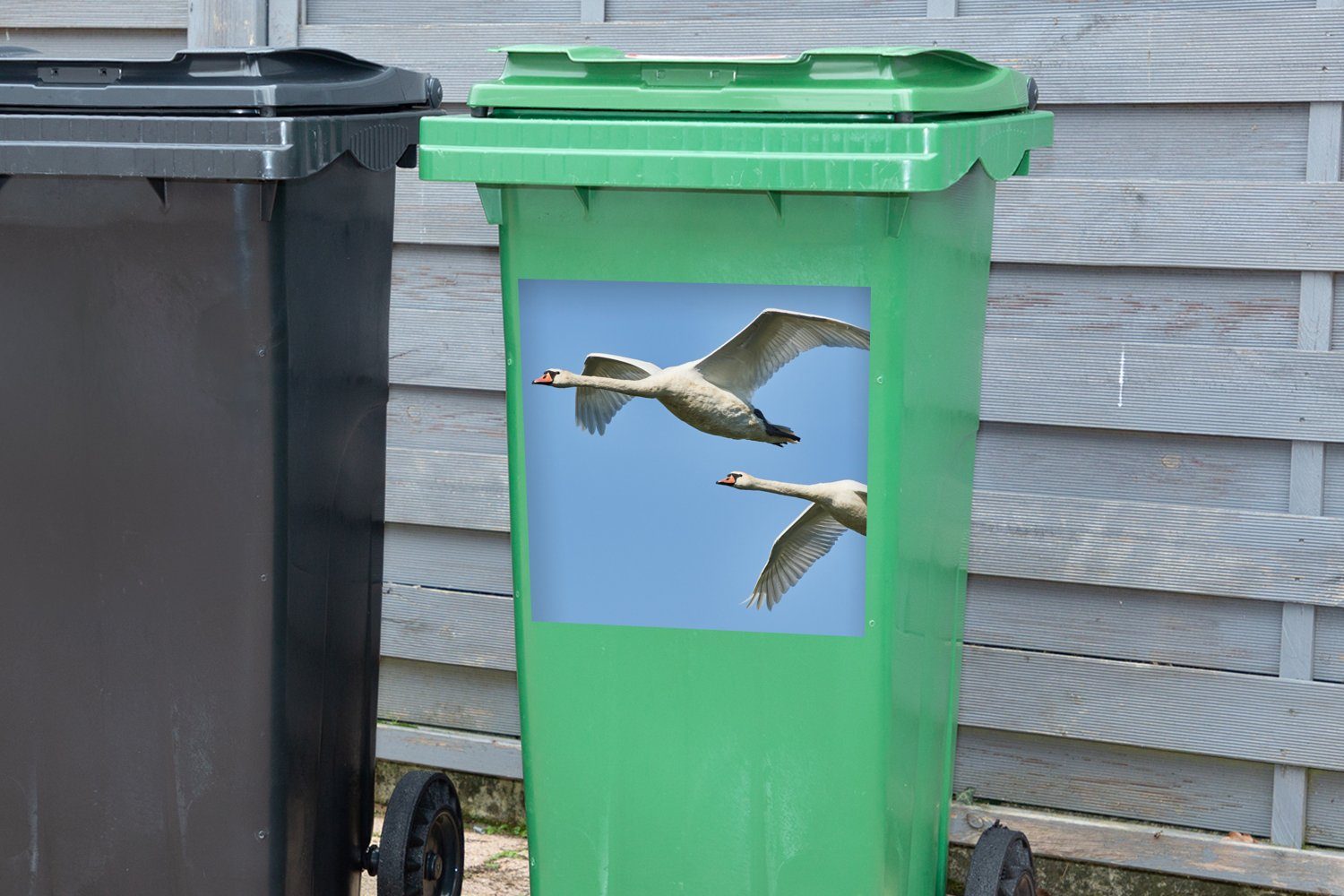 MuchoWow (1 Mülltonne, Container, Blau - Wandsticker - Mülleimer-aufkleber, Schwan St), - Sticker, Himmel Abfalbehälter Vogel