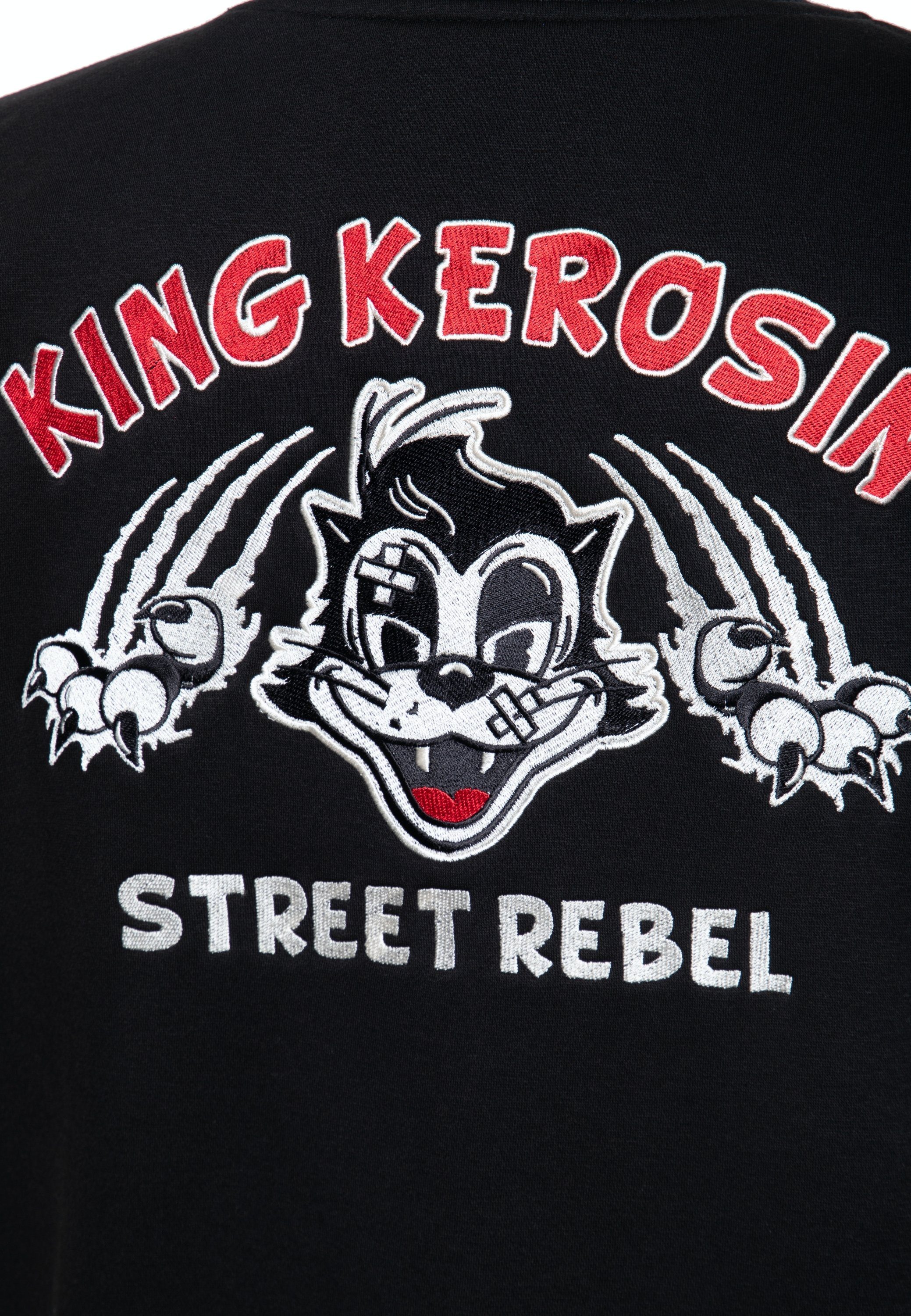 Street plakativer Stickerei vintage schwarz Rebel mit Collegejacke Backside im Comic-Style KingKerosin