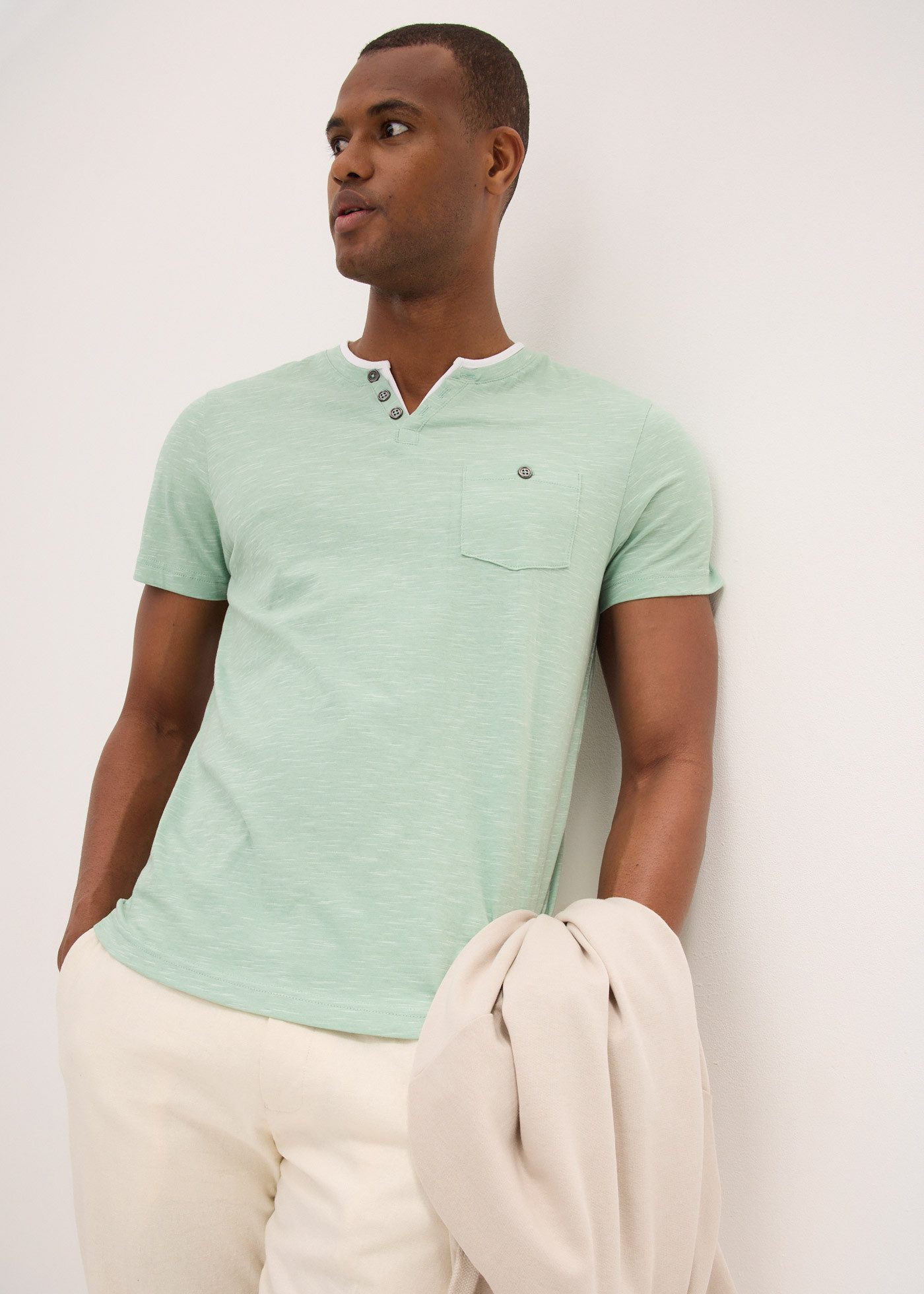 bonprix 2-in-1-Shirt Regular Fit, mit Brusttasche, Henley-Stil, Lagen-Look