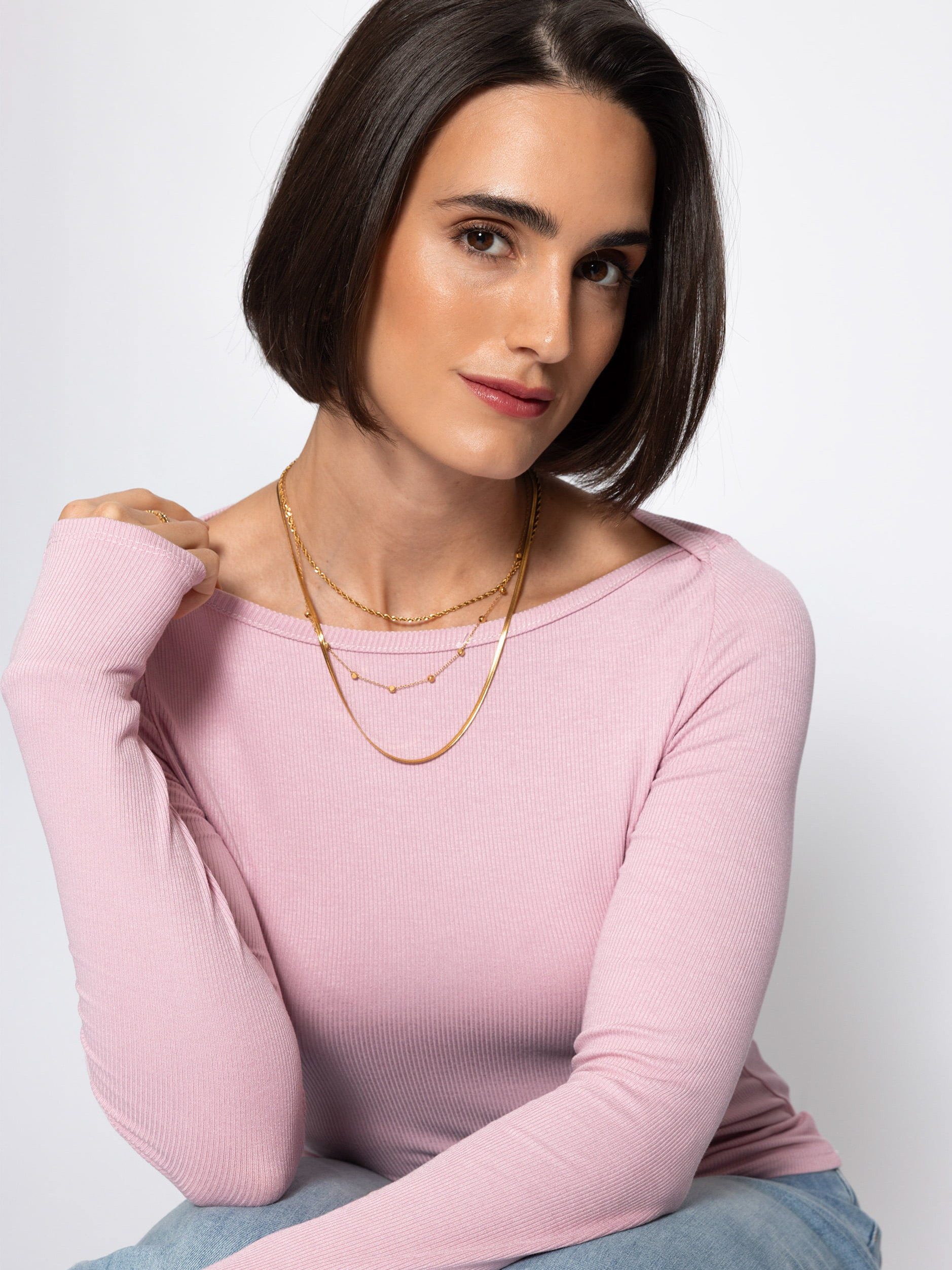 SASSYCLASSY Langarmshirt Langarmshirt mit U-Boot Ausschnitt für Damen Elegantes Shirt in feiner Rippstruktur – Bild 4 von 5