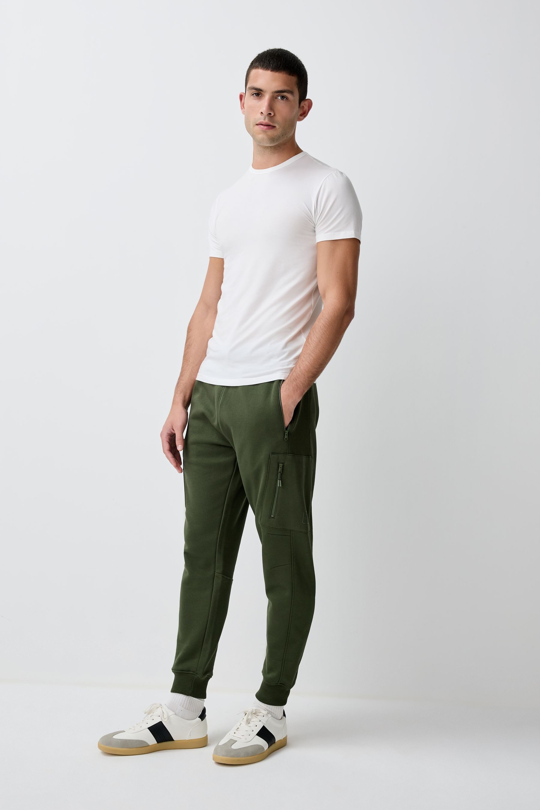 Next Jogginghose Utility-Cargohose aus schwerem Brushback-Stoff (1-tlg)
