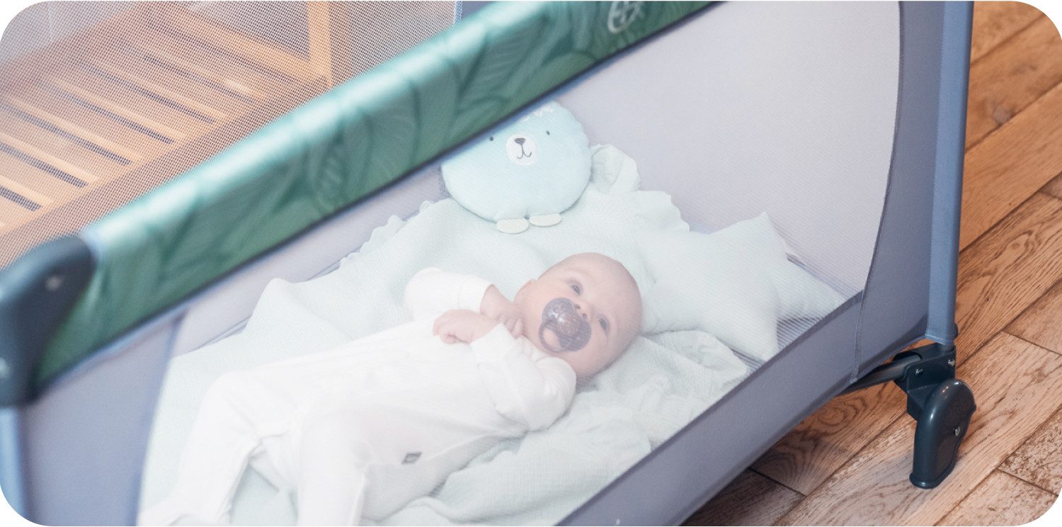 MoMi Baby-Reisebett Belove, 3-in-1 Reisebett mit Matratze & Rollen, faltbar
