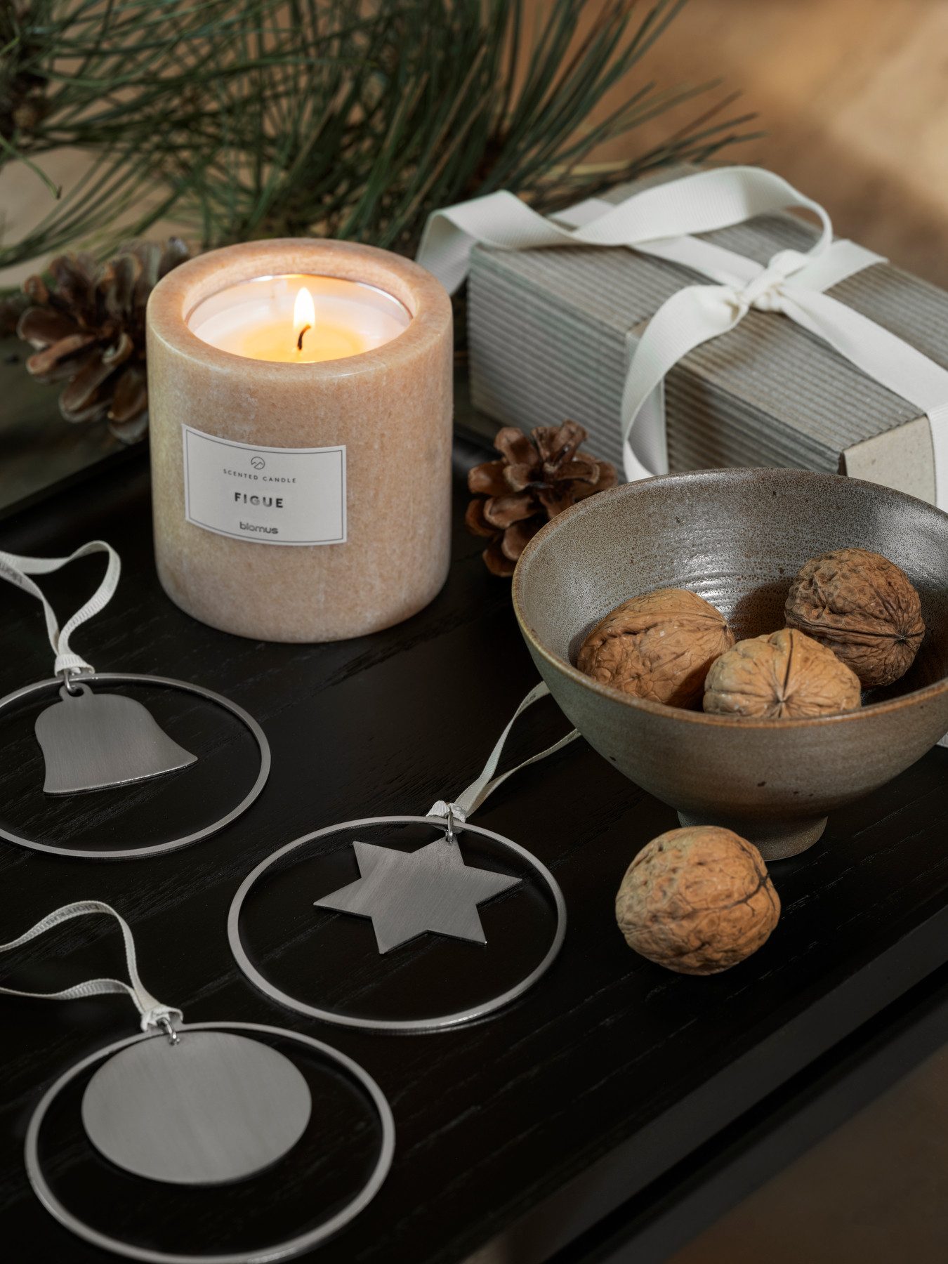 blomus Christbaumschmuck -KITAI- Edler Weihnachtsschmuck im 4er Set: Skandinavische Eleganz (4-tlg), Designer, Weihnachten, 4er Set, Hochwertig, Formen, Messing, Satinband