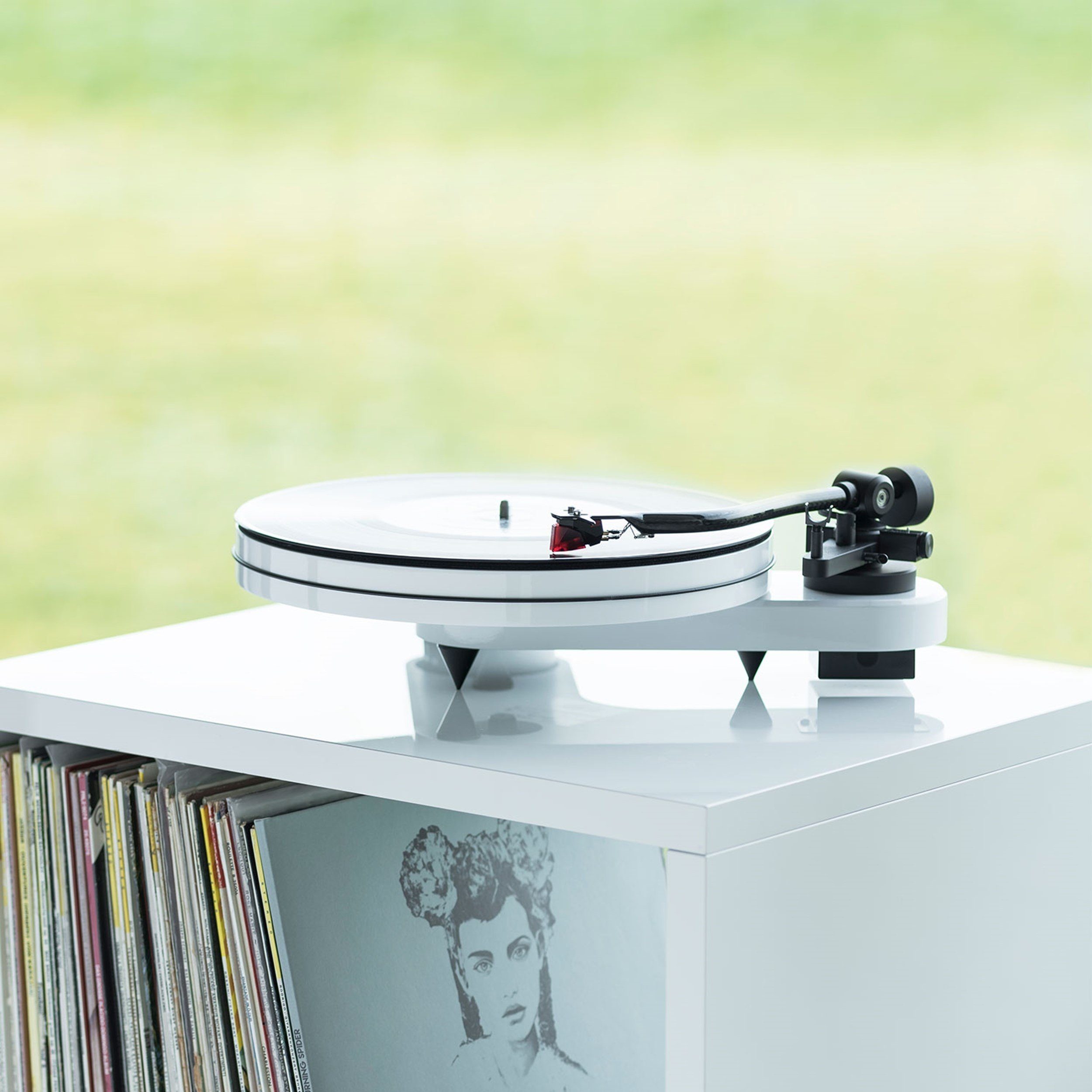 Pro-Ject 1 Pro-Ject Hochglanz Weiß Plattenspieler RPM Carbon