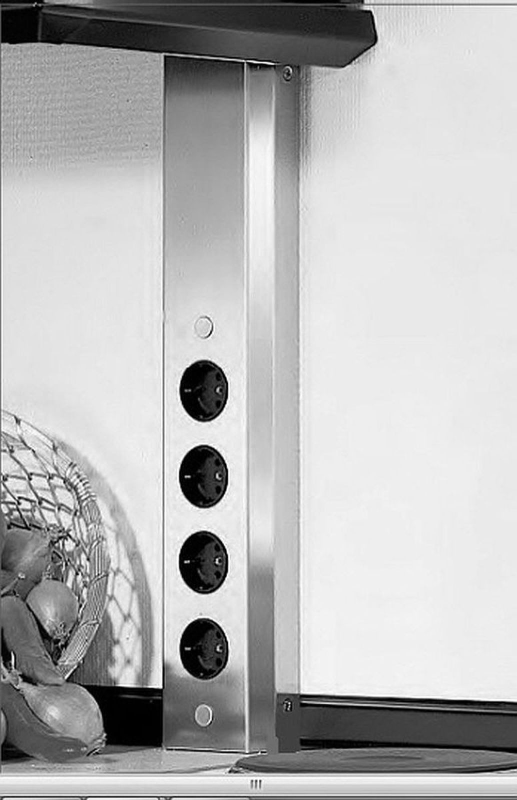 Thebo Küchensteckdose Edelstahl Steckdosenleiste teleskopierbar 46-58cm Mehrfachsteckdose (Kabellänge 2.00 m)
