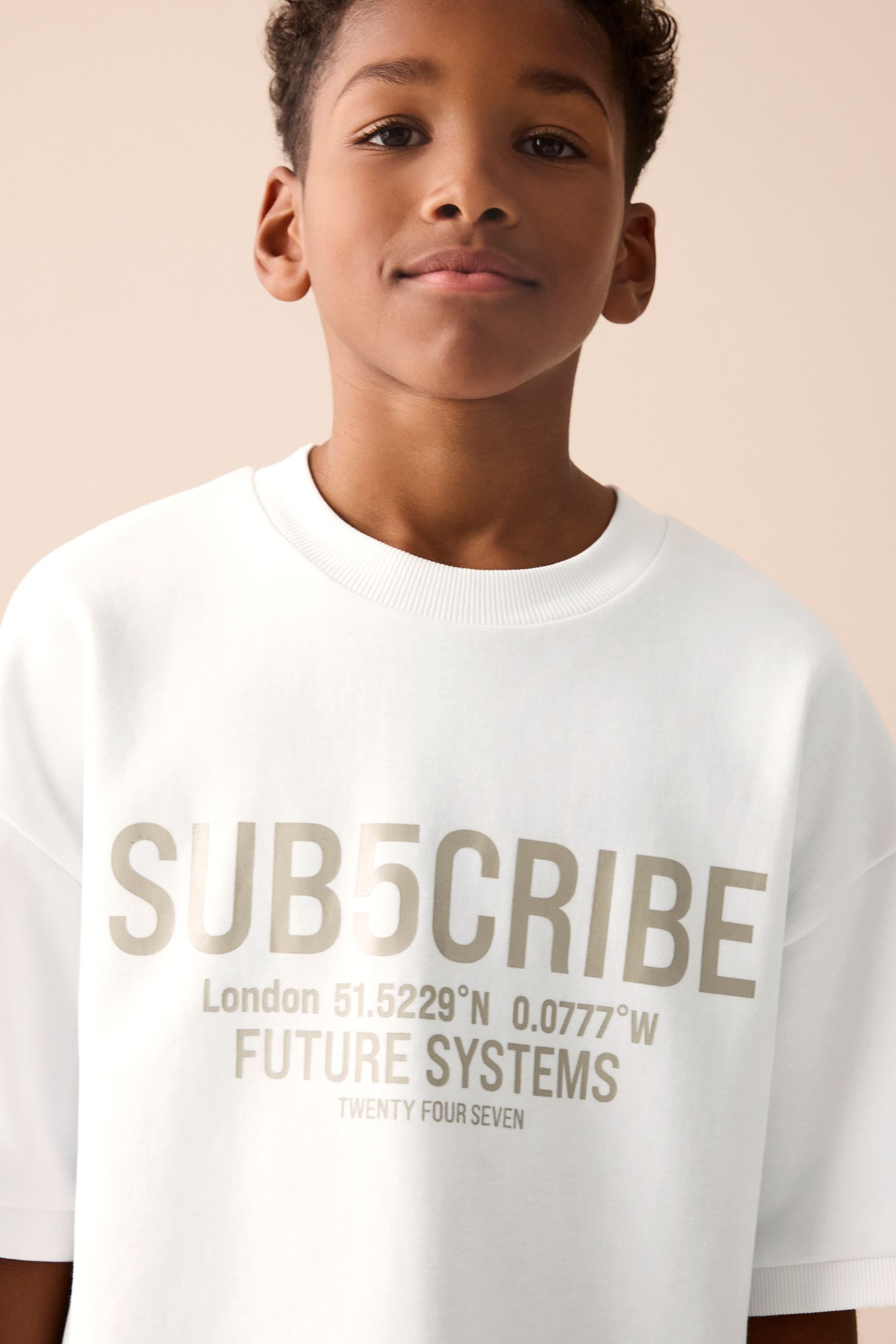 White Sub5cribe
