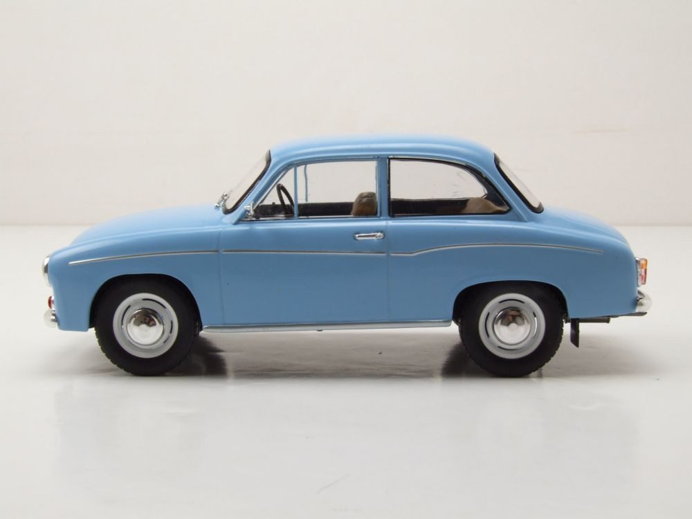 Whitebox Modellauto Syrena 105 1975 hellblau, Maßstab 1:24