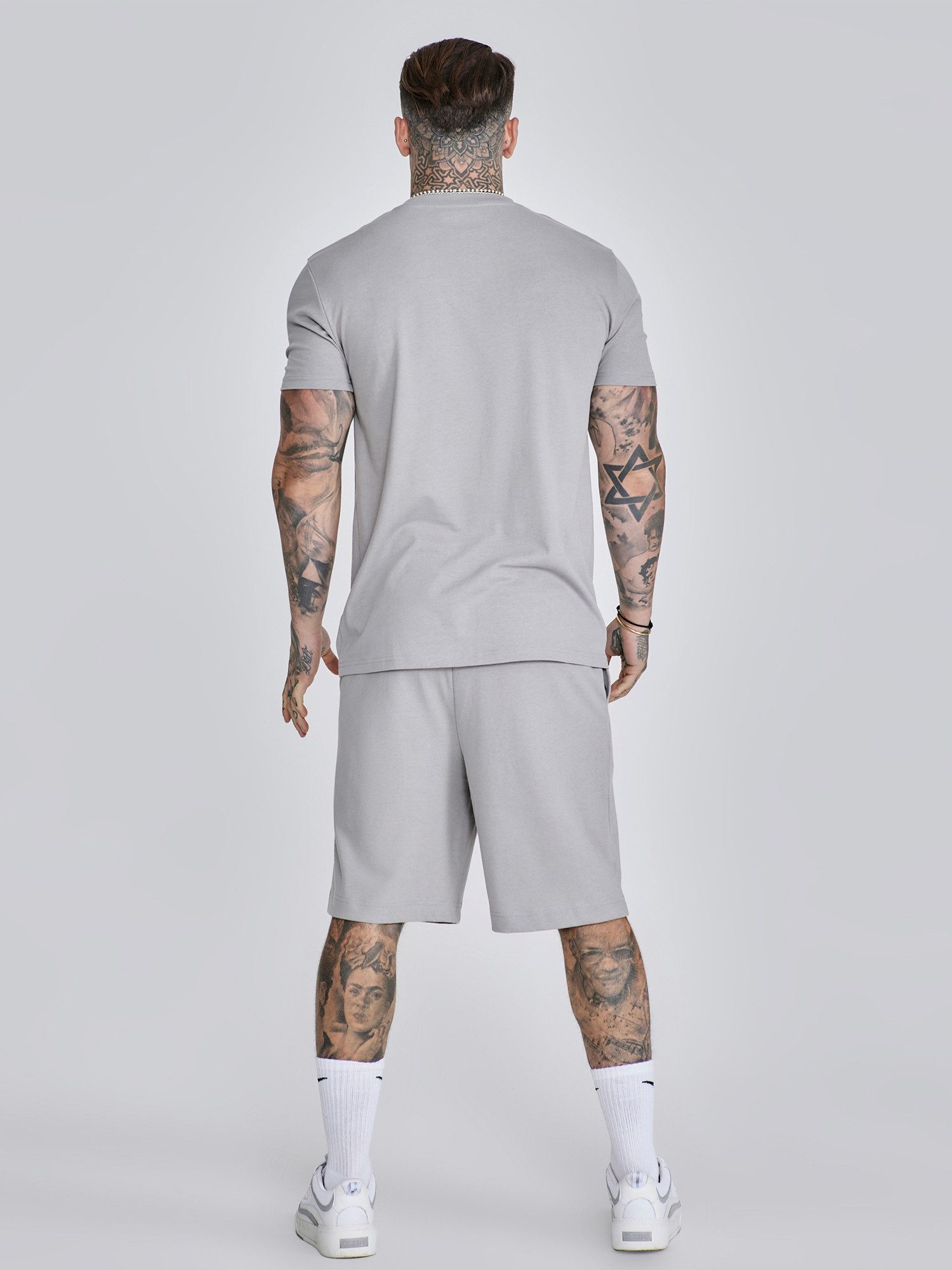 Siksilk T-Shirt & Shorts SikSilk Herren Graues T-Shirt und Shorts Set