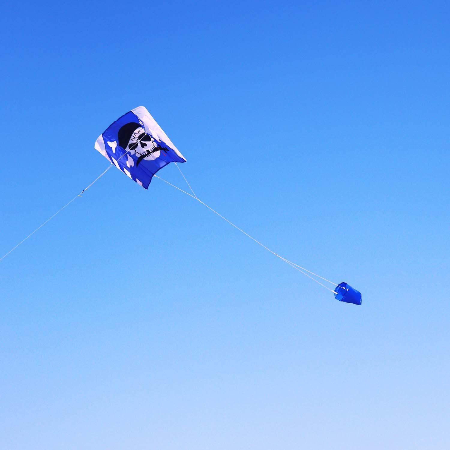 Wolkenstürmer Flug-Drache Stabloser Kinder Kite Einleiner für Park Strand Urlaub, (Bunter Flugdrachen für Kinder Outdoor Spielzeug Geschenk ab 3, 1-tlg), Kinderdrachen Pirat Sled Freddy, stabloser blauer Einleiner