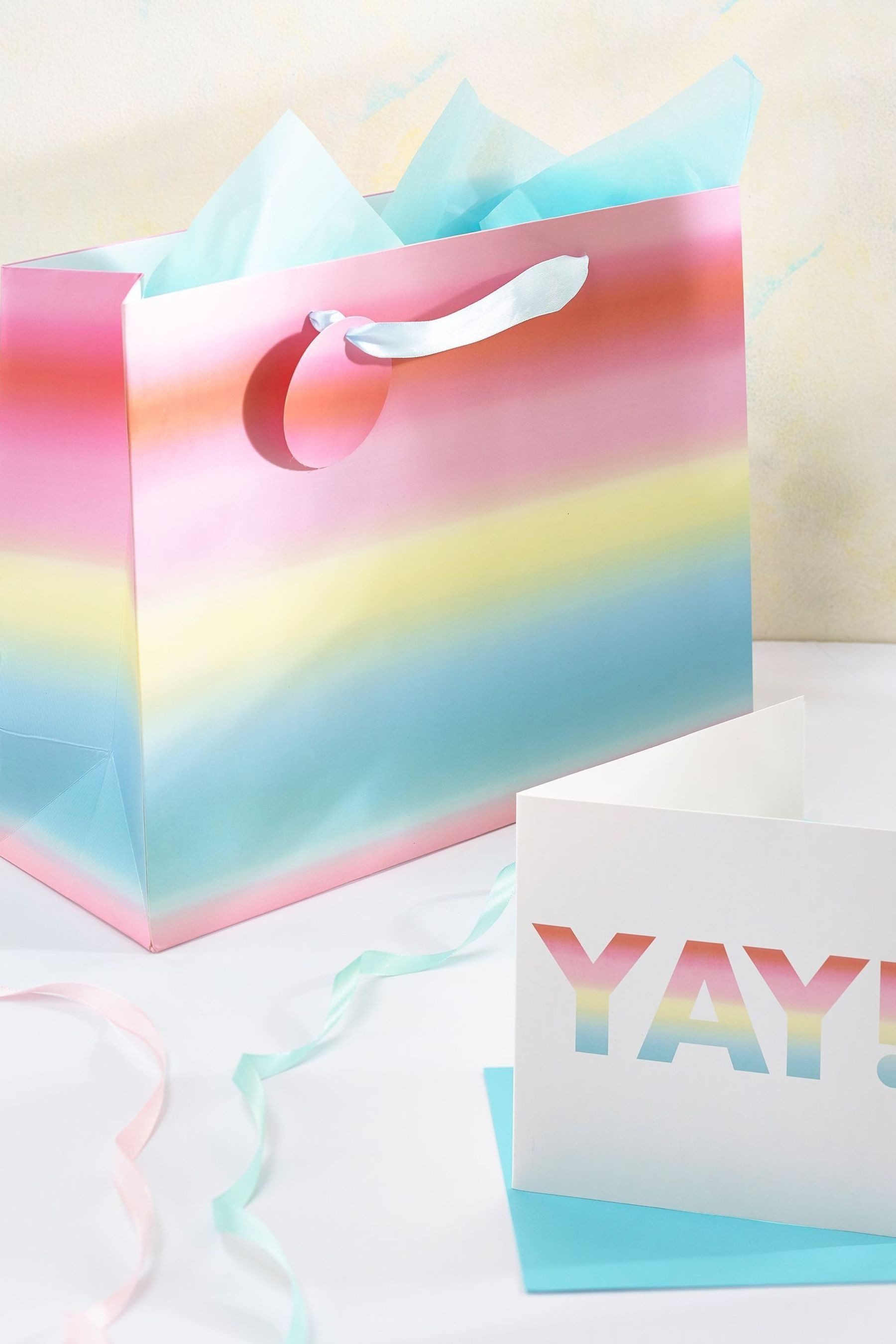 Geschenkpapier Set mit Karte und Geschenktasche mit Farbverlauf