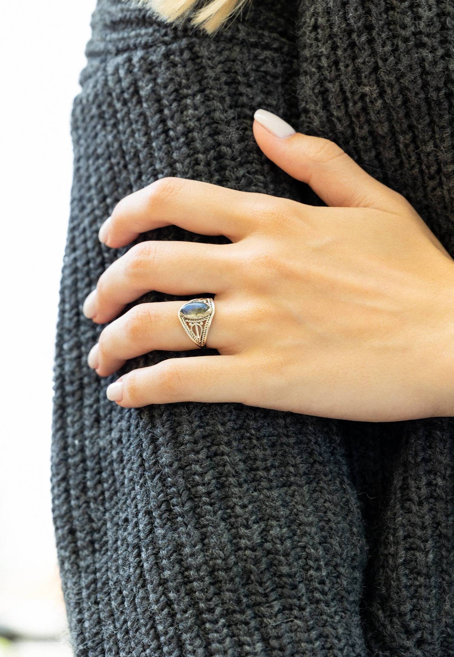 mantraroma Silberring DAHAB Ellipse aus 925 Silber mit Labradorit (Ring mit Schmuckbeutel), Damenring aus 925er Silber