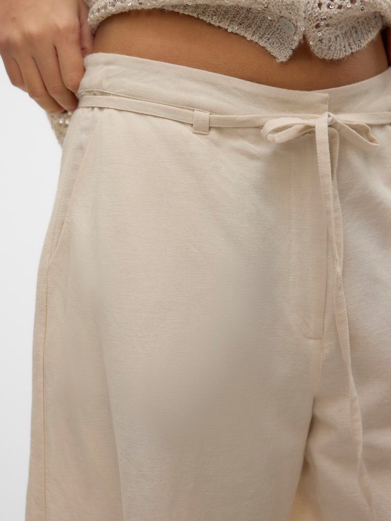 Vero Moda Shorts VMNETHE MW LONG SHORTS WVN