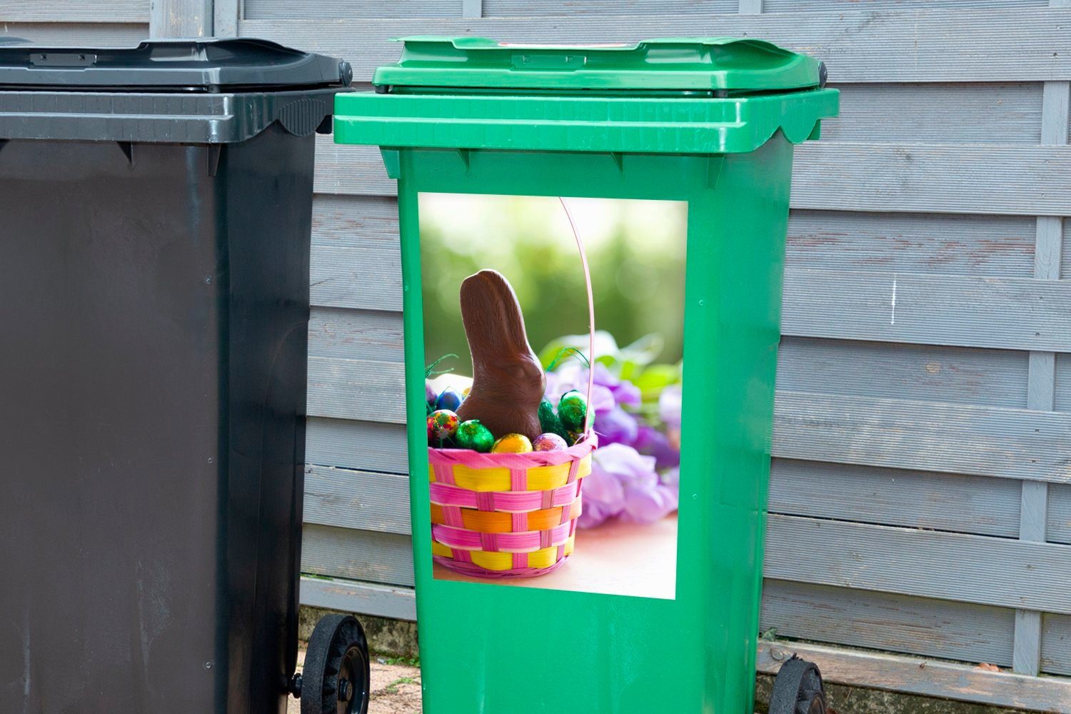 in Container, MuchoWow Sticker, Mülleimer-aufkleber, Schokoladenosterhase St), Wandsticker (1 Mülltonne, Korb Abfalbehälter und einem Eier
