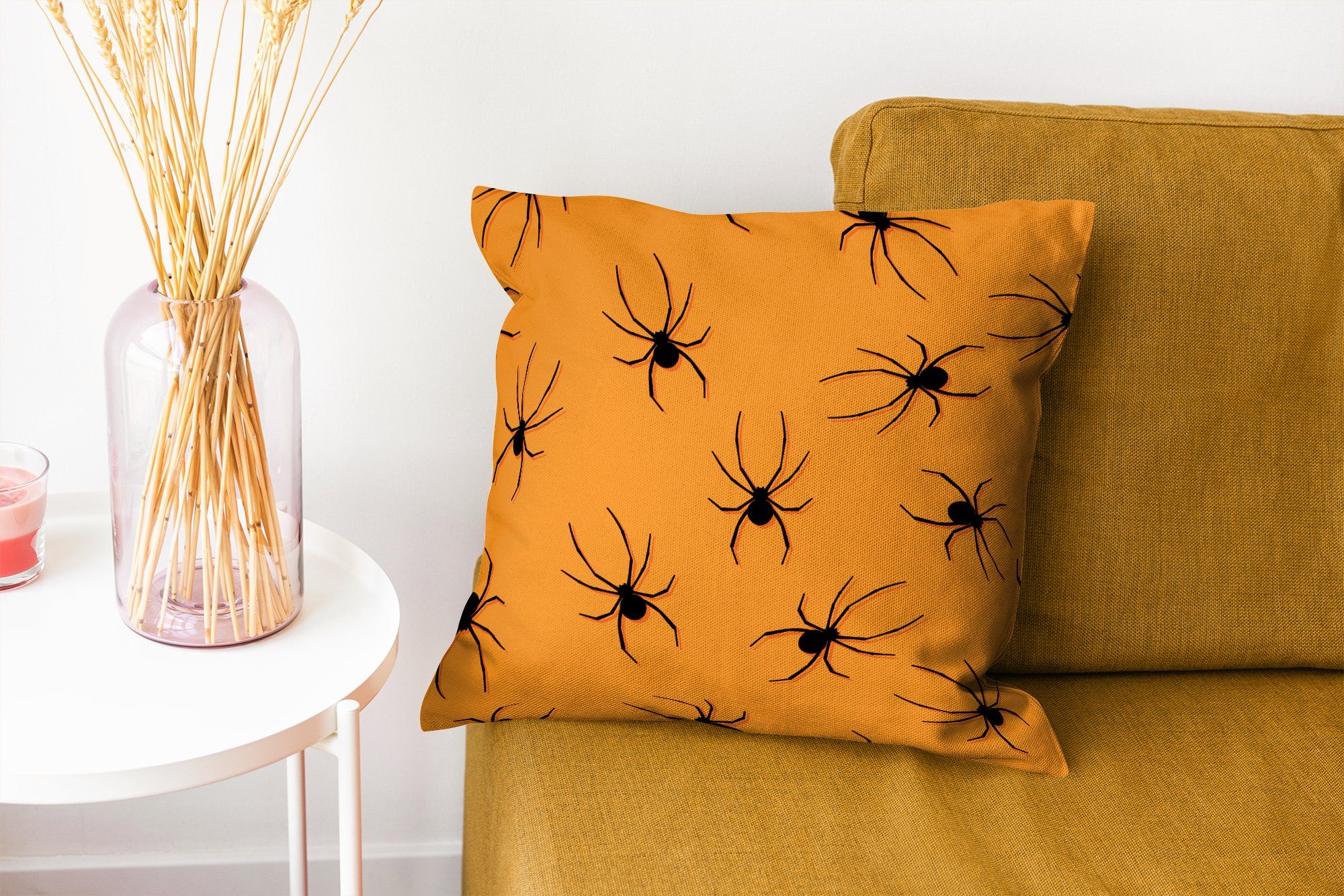Hintergrund, mit auf Deko, mit schwarzen Wohzimmer, Zierkissen für Füllung Halloween-Muster MuchoWow orangefarbenem Dekokissen Sofakissen Schlafzimmer, Spinnen