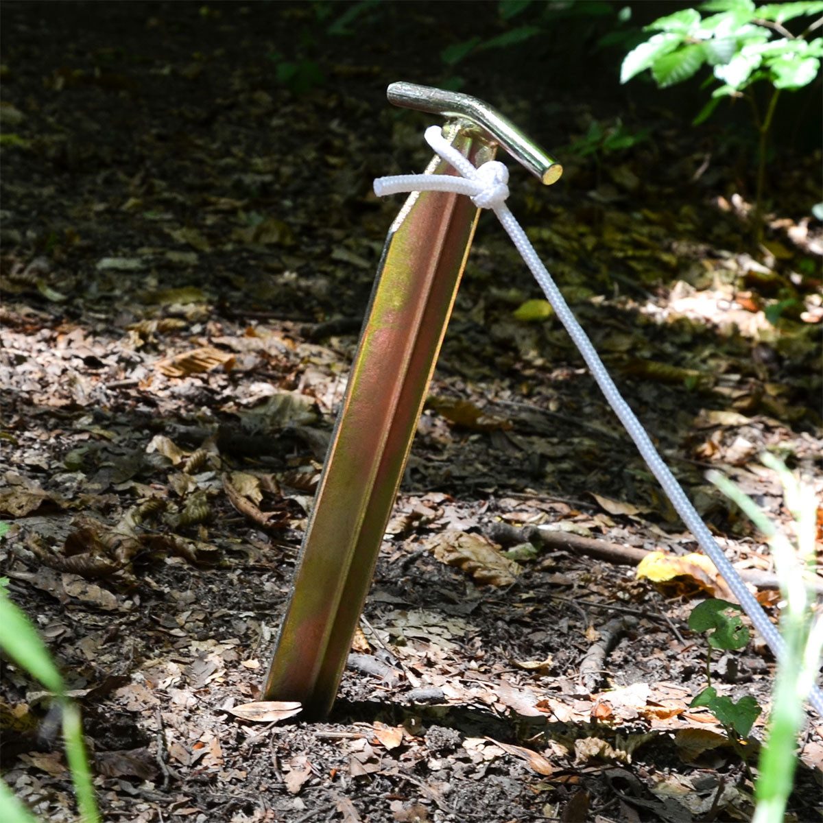 AMANKA Zelthering Set: 4 Massive Erdnägel für Zelte - 300 mm Camping Heringe Verzinkt, T-Profil Bodenanker für harte Böden - Zelt Zubehör Witterungsbeständig