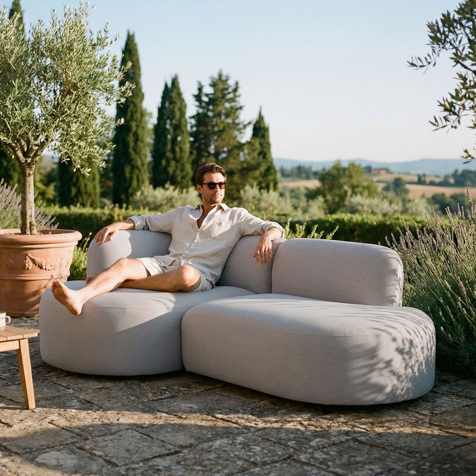 IDIMEX Gartensofa SORRENTO, Loungesofa Outdoor gepolstert wasserabweisender Bezug hellgrau
