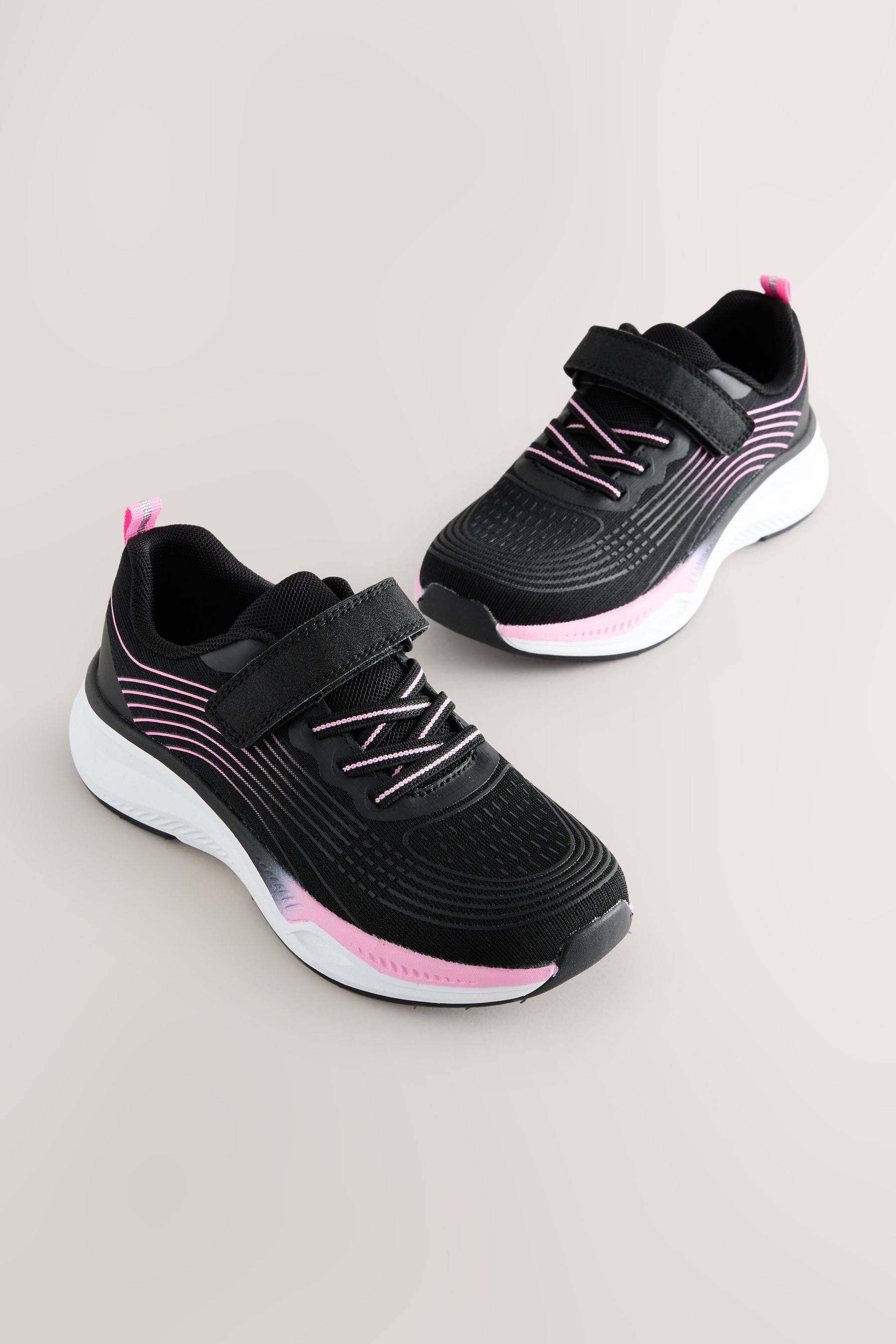 Next Schulturnschuhe mit elastischen Schnürsenkeln Sneaker (1-tlg)