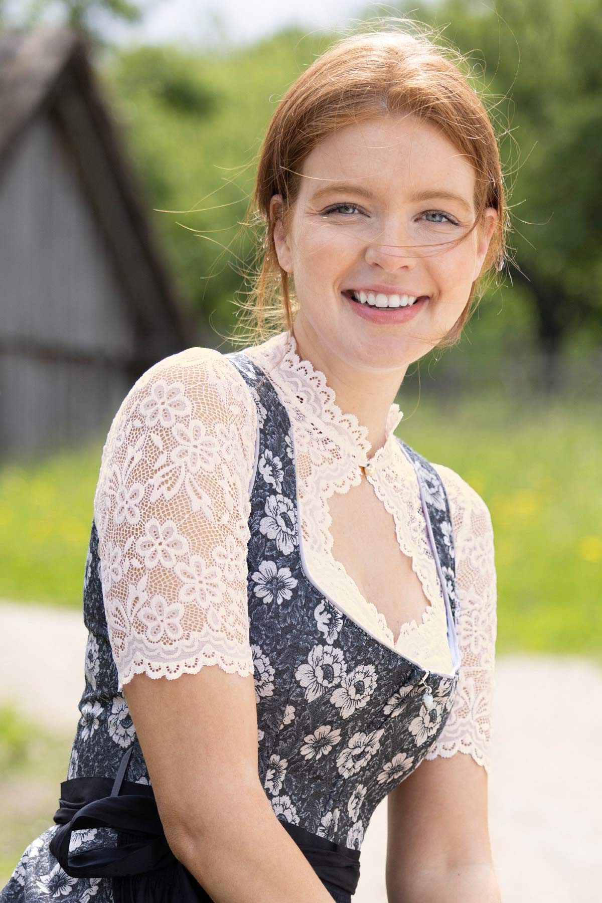 Nina Von C. Dirndlbluse 'Sophie' Lochausschnitt 16465326, Champagner günstig online kaufen