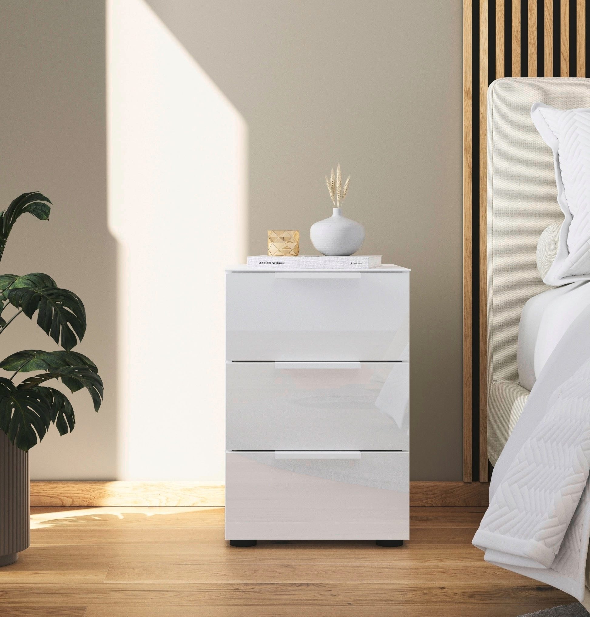 rauch Nachtkommode Nachttisch Nachtschrank Nachtkonsole FLIPP mit Glasfront (Breite 40 cm), mit 3 Schubladen und Soft-Close-Funktion, Oberboden und Front Glas