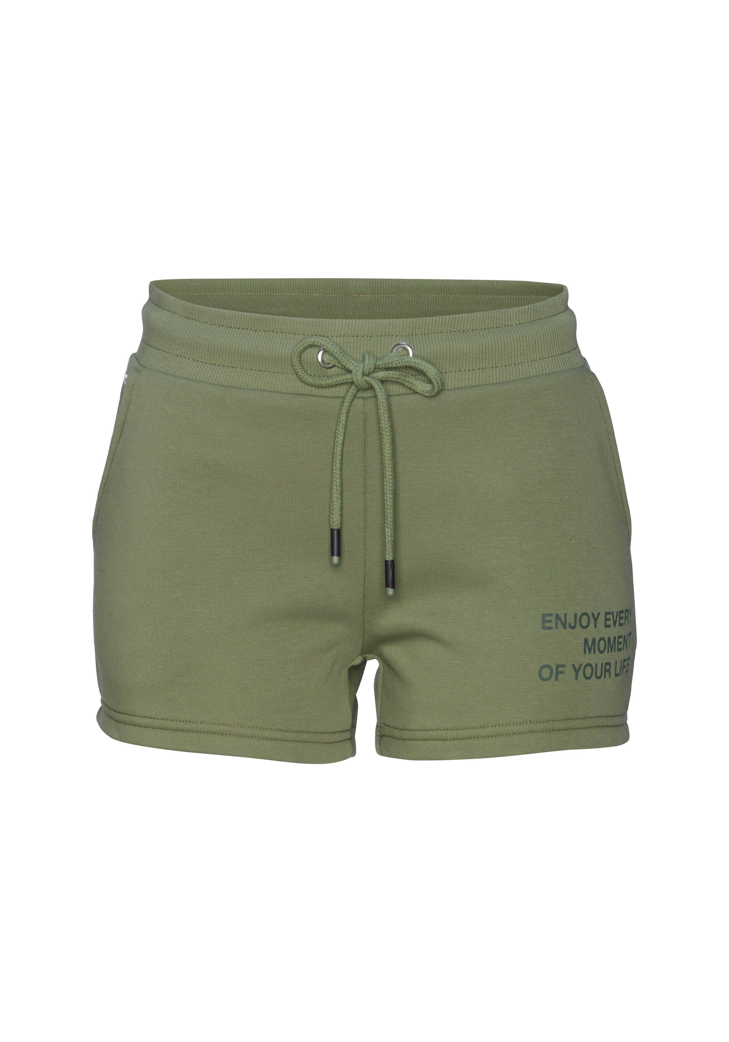 Buffalo Sweatshorts moosgrün Druck, Statement mit Loungeanzug