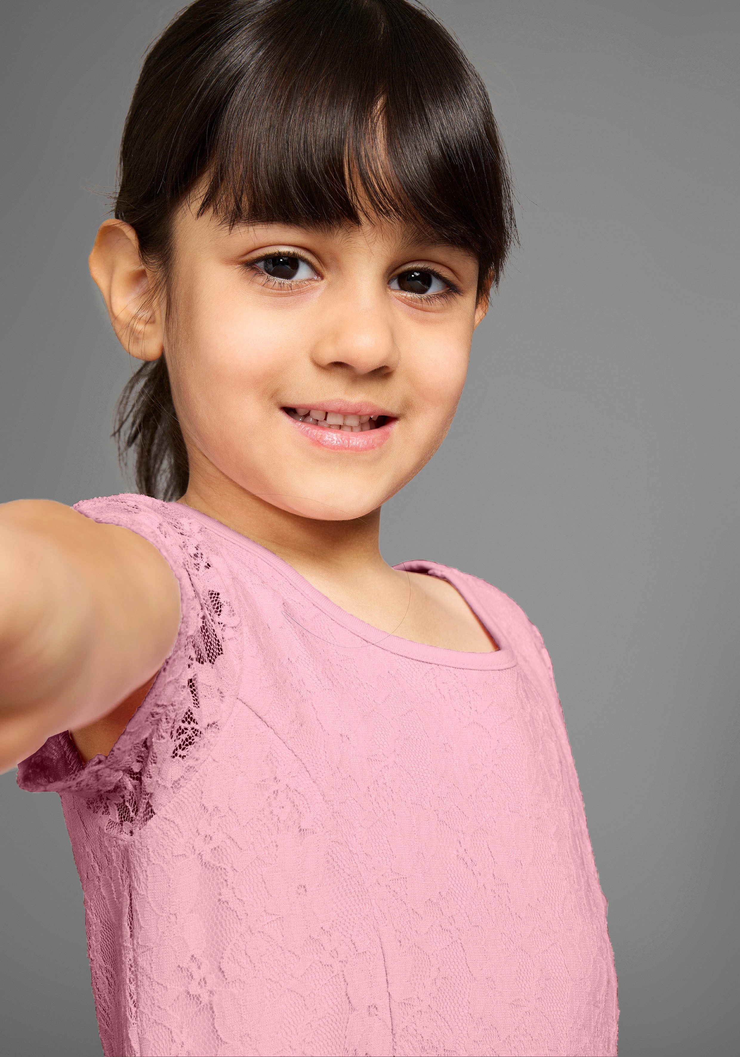 KIDSWORLD Spitzenkleid Jerseykleid mit aufwendiger Spitze Festliches Kleid mit Spitze