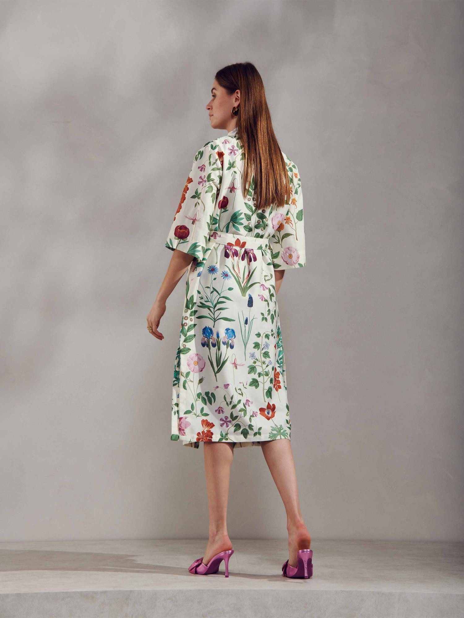 Essenza Kimono Ilona Marigold, Langform, Baumwolle, Kimono-Kragen, Gürtel, aus Bio-Baumwolle mit wunderschönem Blumenprint