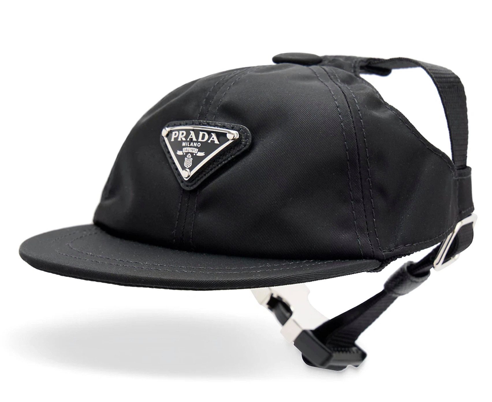 PRADA Hundebademantel Prada HUnde Re-Nylon Dog Baseball Cap Luxus Hundemütze mit Logo, Dreieckige-Plakette aus Emaille mit Metallrahmen