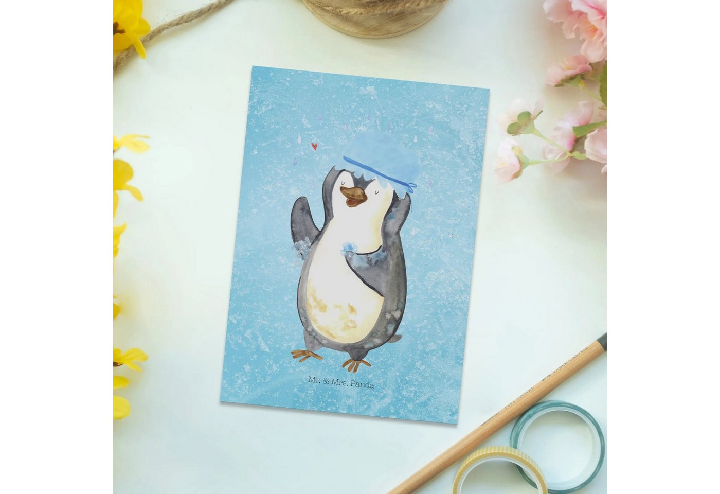 Thumbnail - Mr. & Mrs. Panda Postkarte Pinguin Duschen - Eisblau - Geschenk, singen, Duschkonzert, Ansichtsk, Multifunktionalität