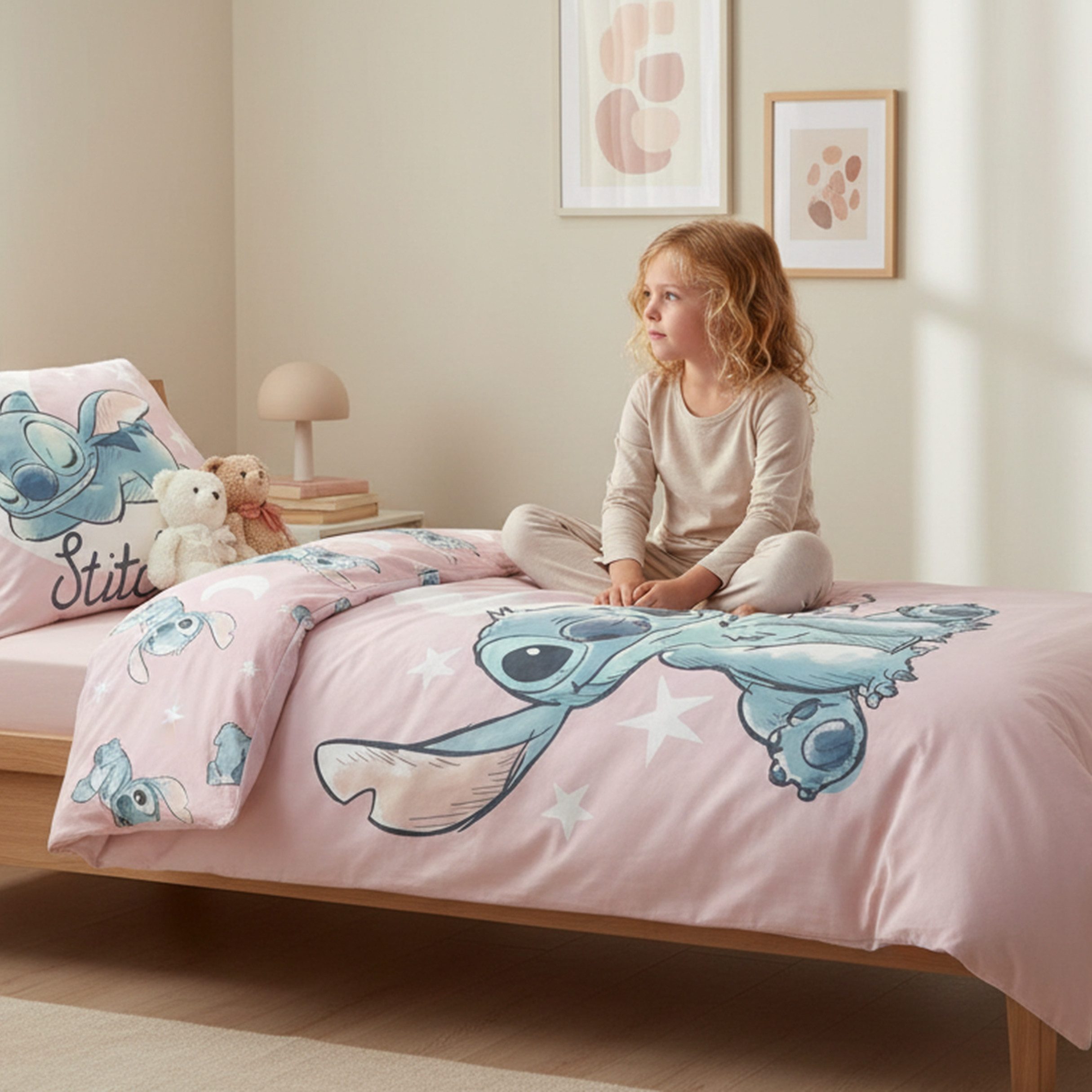 MTOnlinehandel Kinderbettwäsche Disney Lilo & Stitch „Moonlight“ 135x200 + 80x80 cm, Renforcé, 100% Baumwolle, 2 teilig, Mond- und Sternenmotiv – weich, hautfreundlich und pflegeleicht