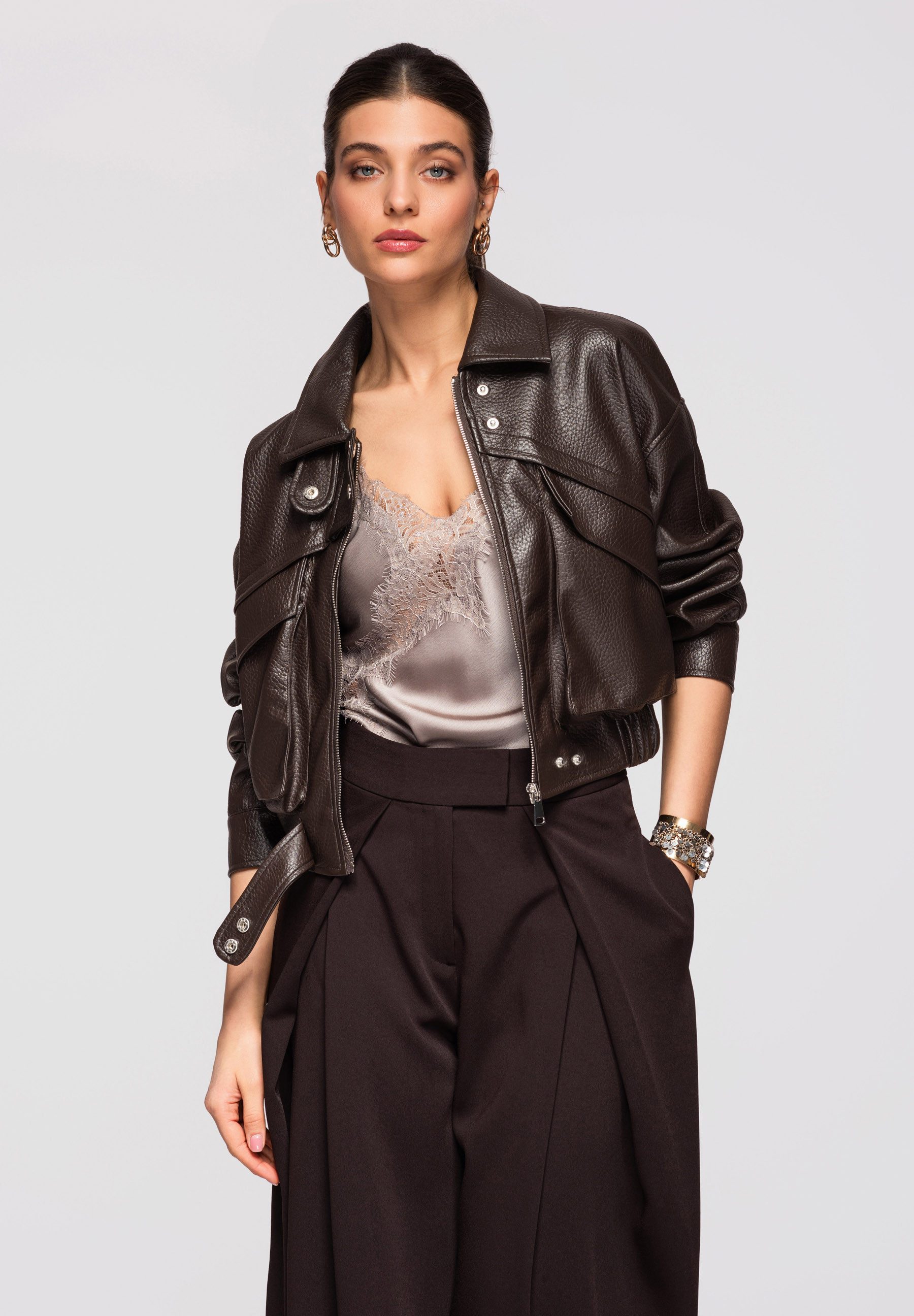 OMBRE Lederimitatjacke Damenjacke kurz mit lockerem Schnitt, hohem Stehkrag günstig online kaufen