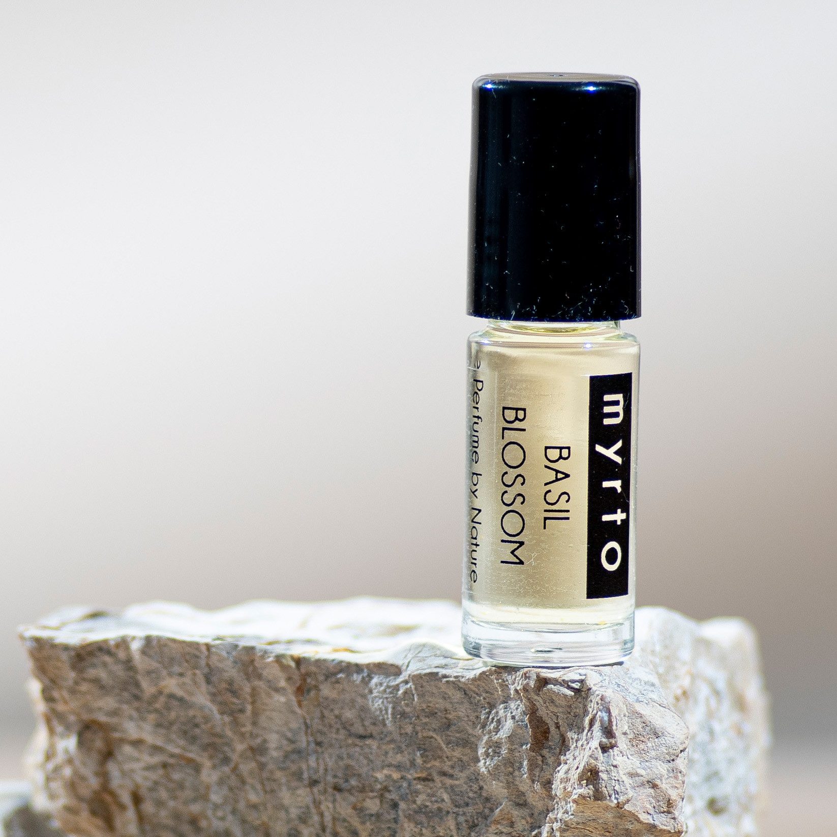 myrto Naturkosmetik Eau de Parfum Bio Natur Parfum - BASIL BLOSSOM, Bestbewertung Codecheck: 100% Grüner Ring