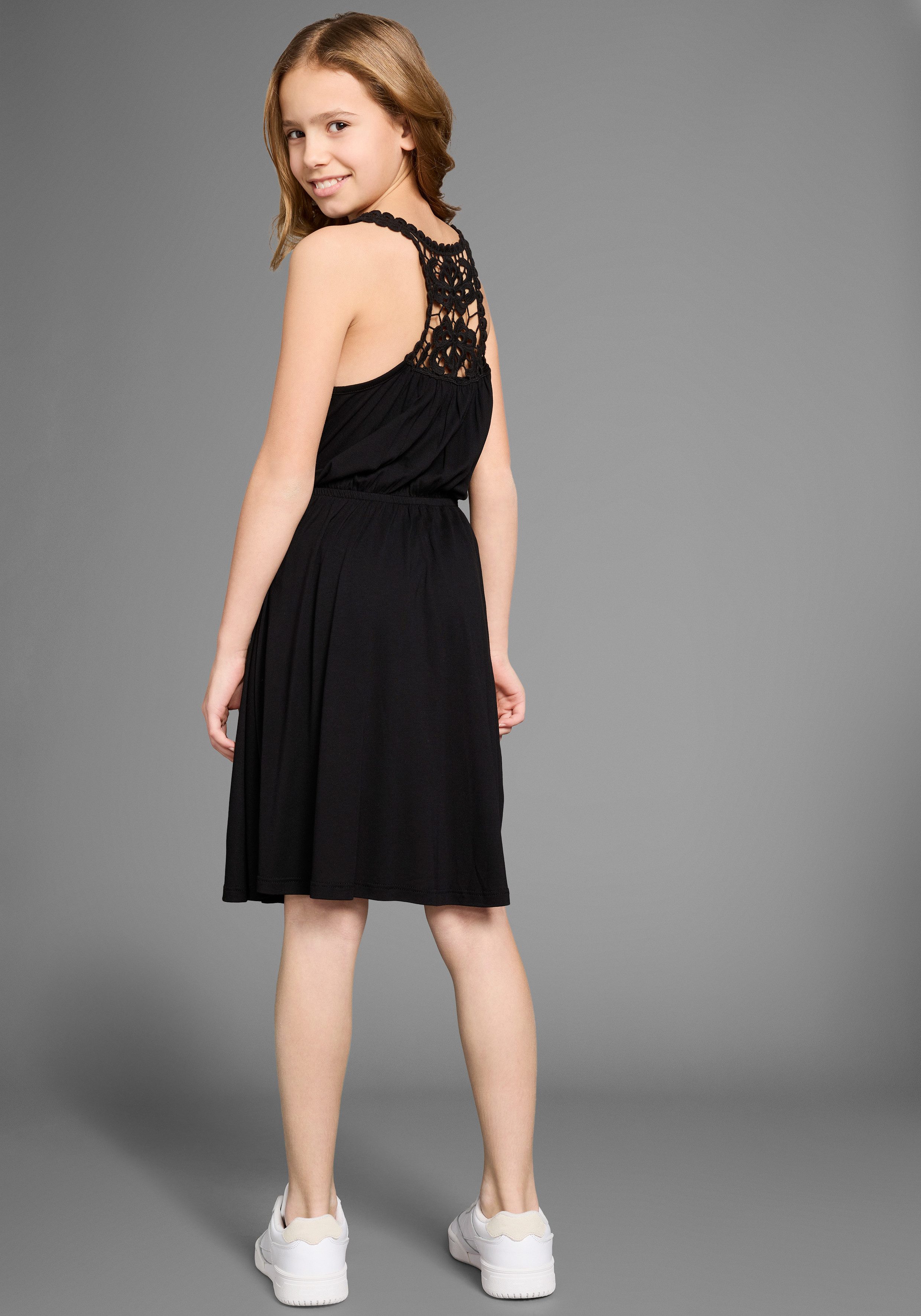 KIDSWORLD Jerseykleid mit aufwendiger Spitze im Rücken Weich fallendes Viskosekleid